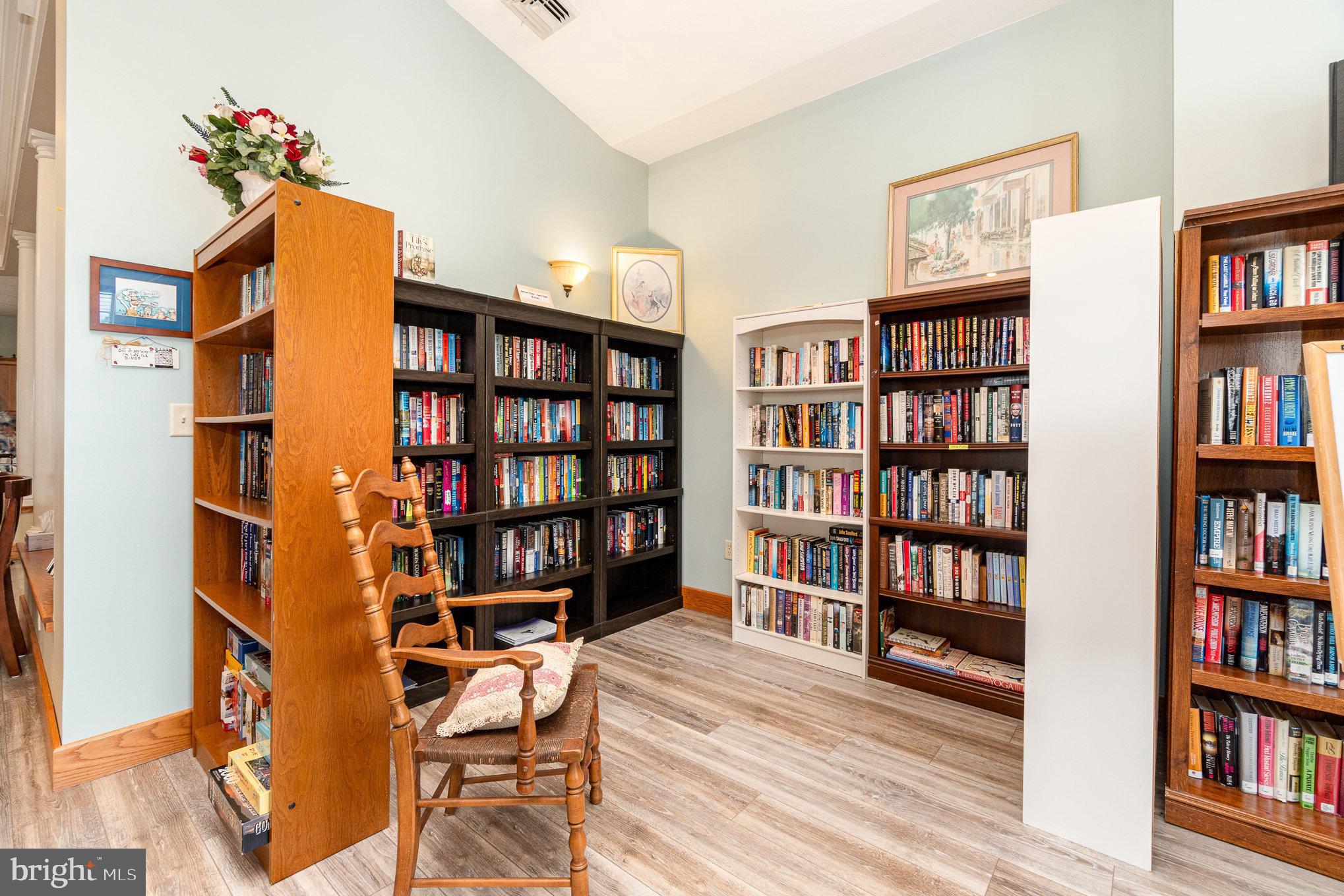 COUNTRY MANOR - Residential