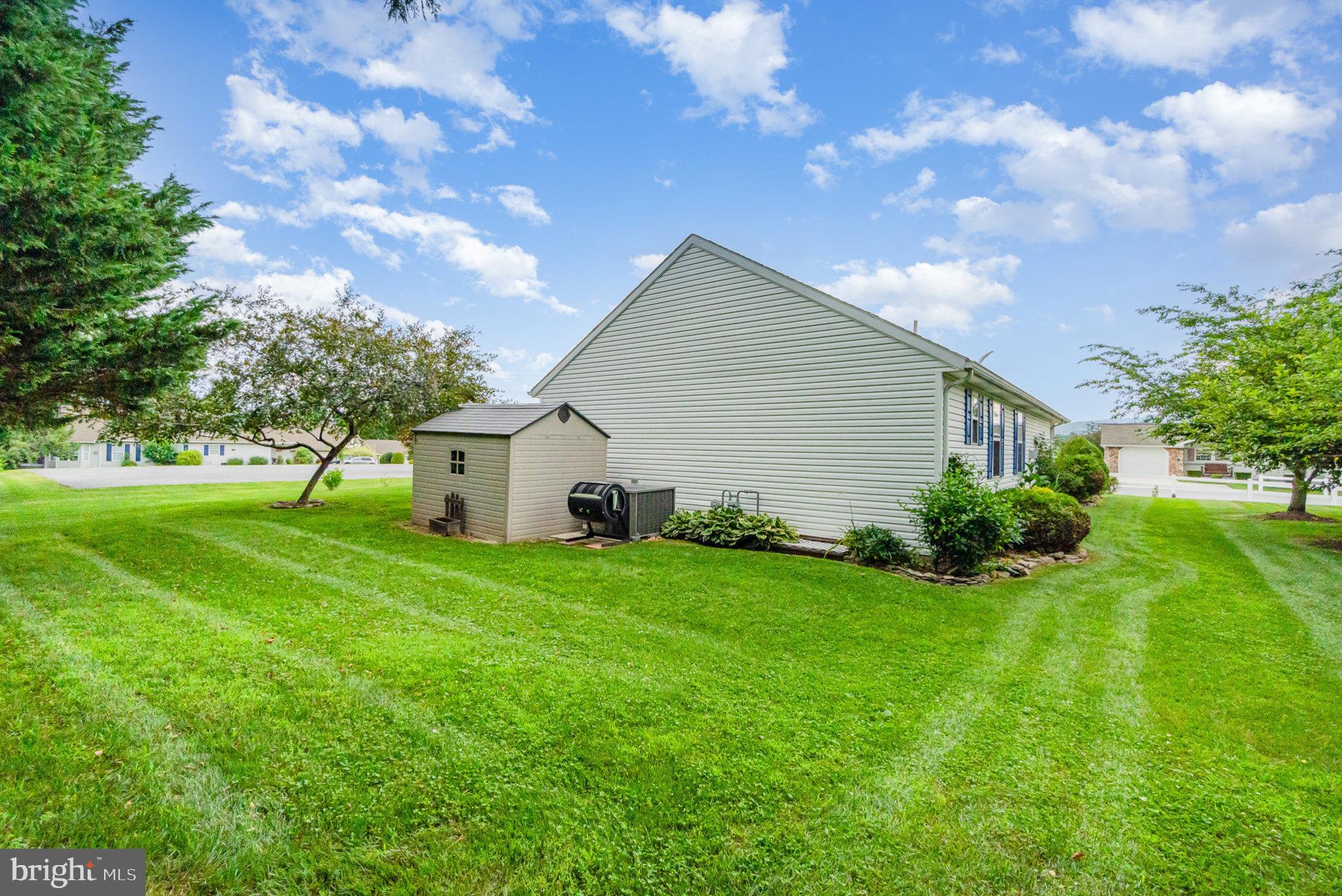 COUNTRY MANOR - Residential