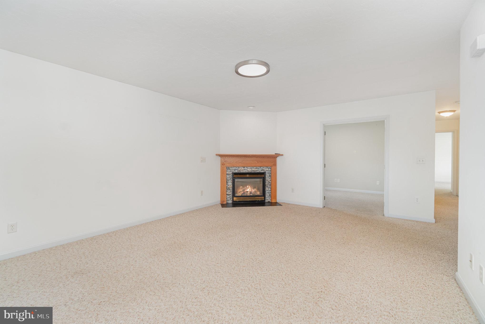 COUNTRY MANOR - Residential