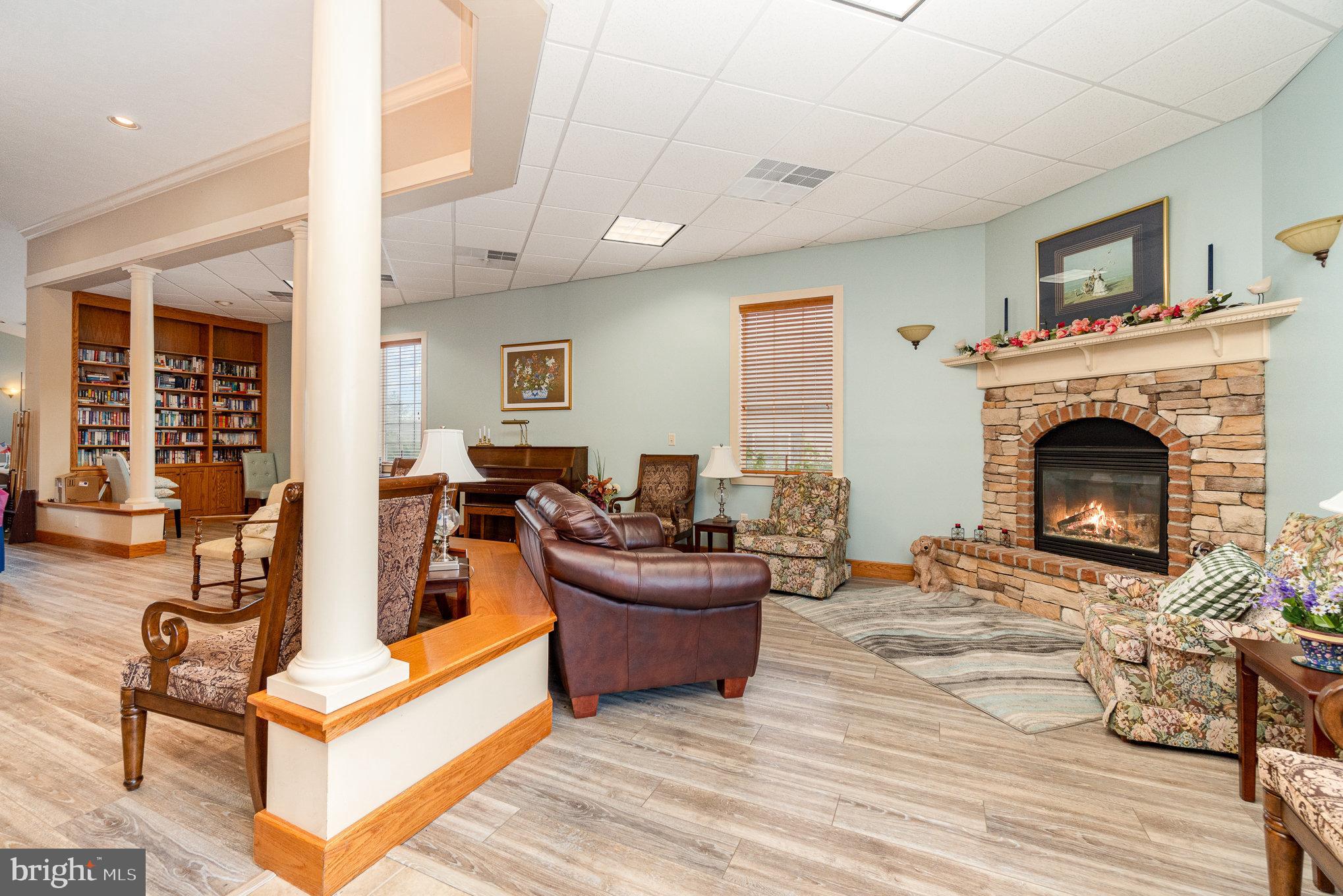 COUNTRY MANOR - Residential