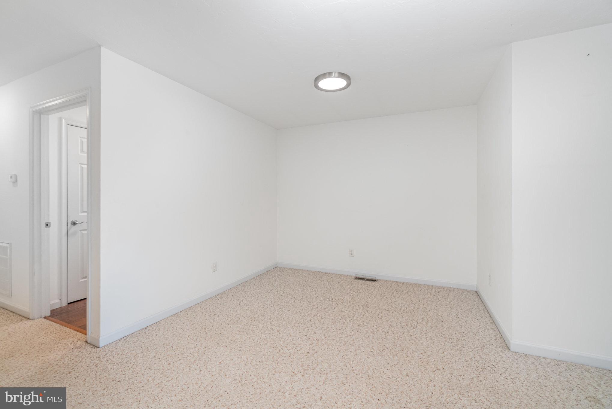 COUNTRY MANOR - Residential