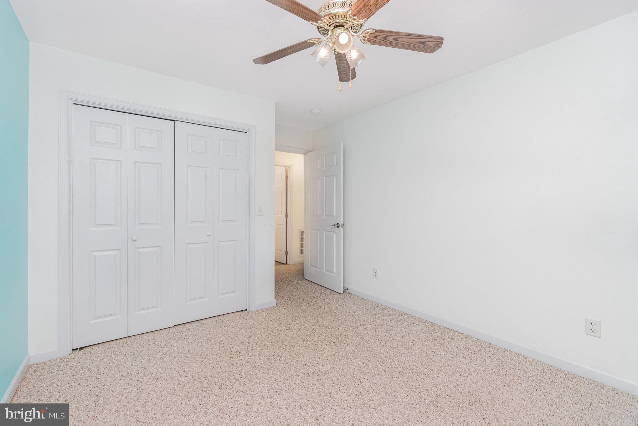 COUNTRY MANOR - Residential