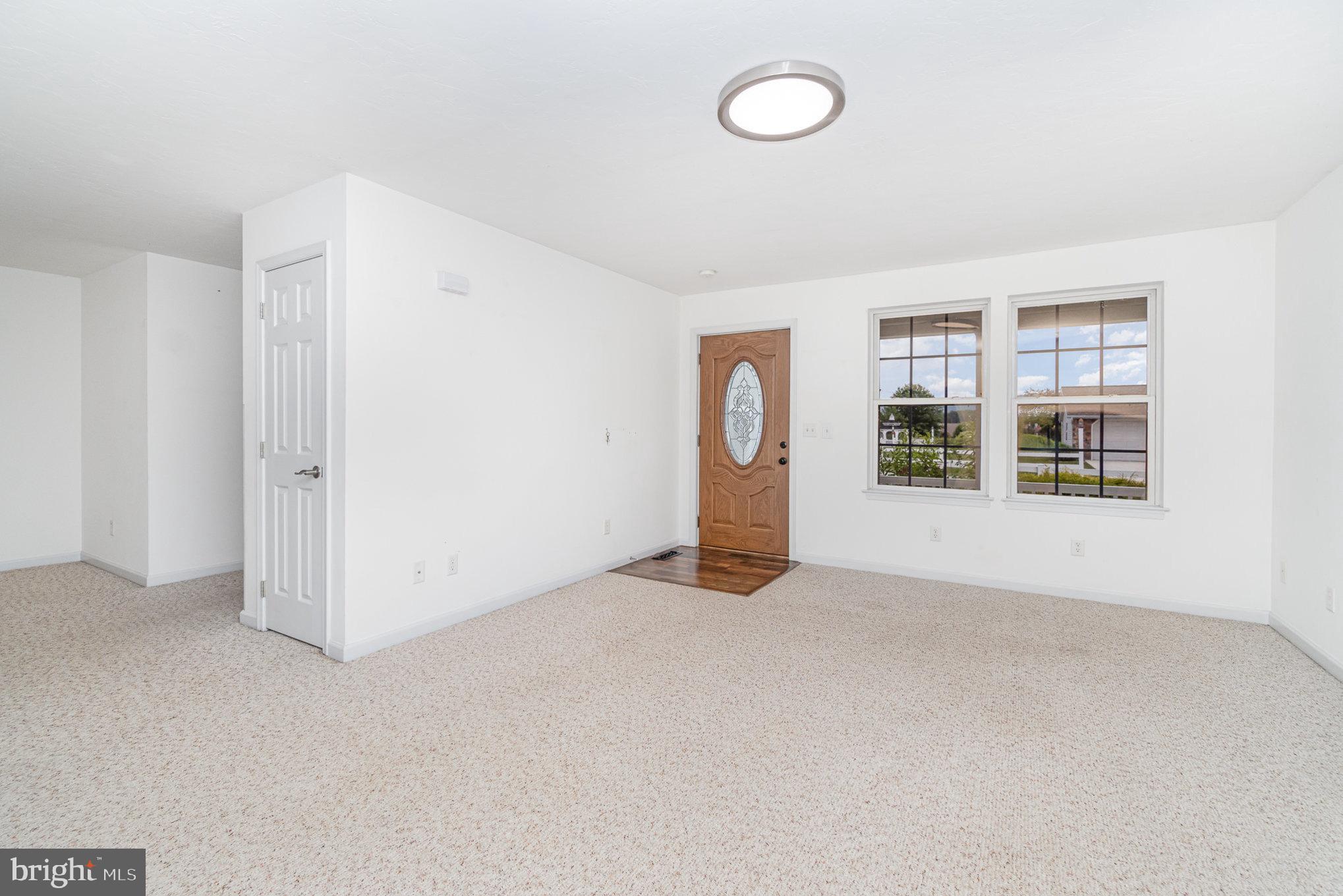 COUNTRY MANOR - Residential