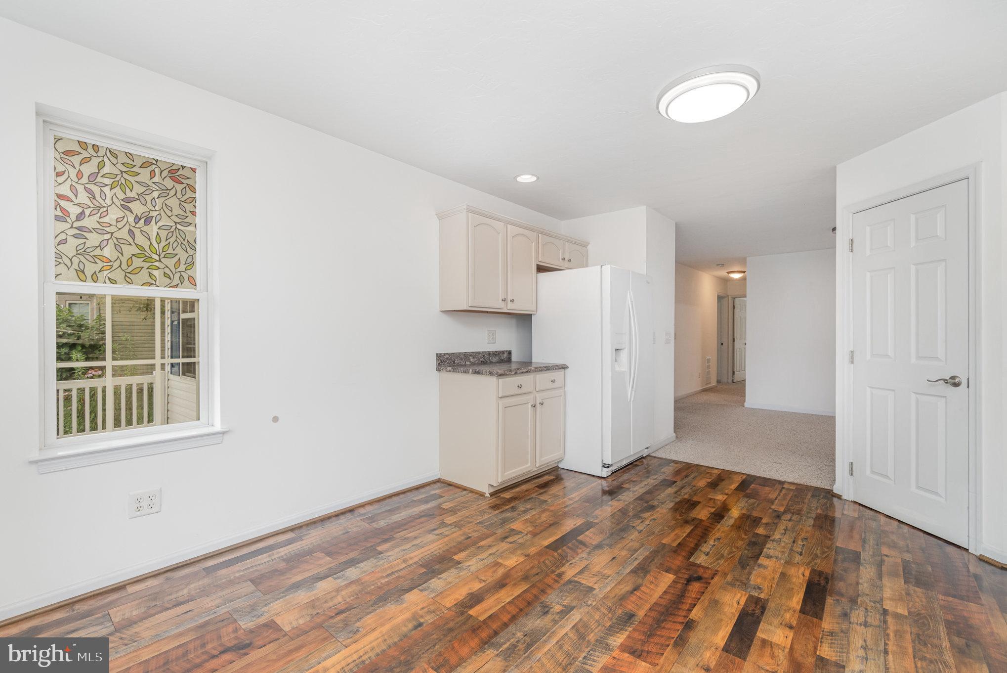 COUNTRY MANOR - Residential