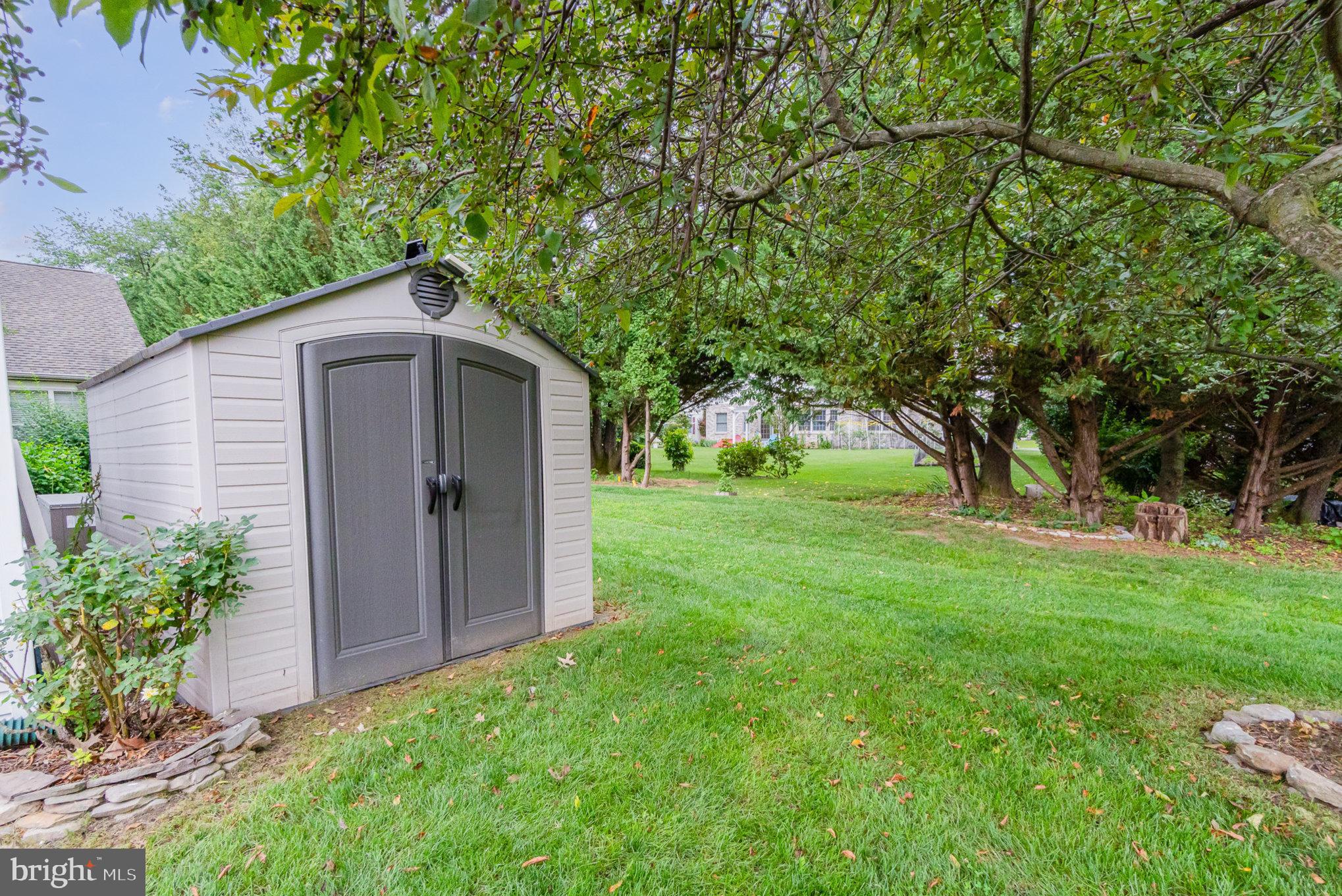 COUNTRY MANOR - Residential