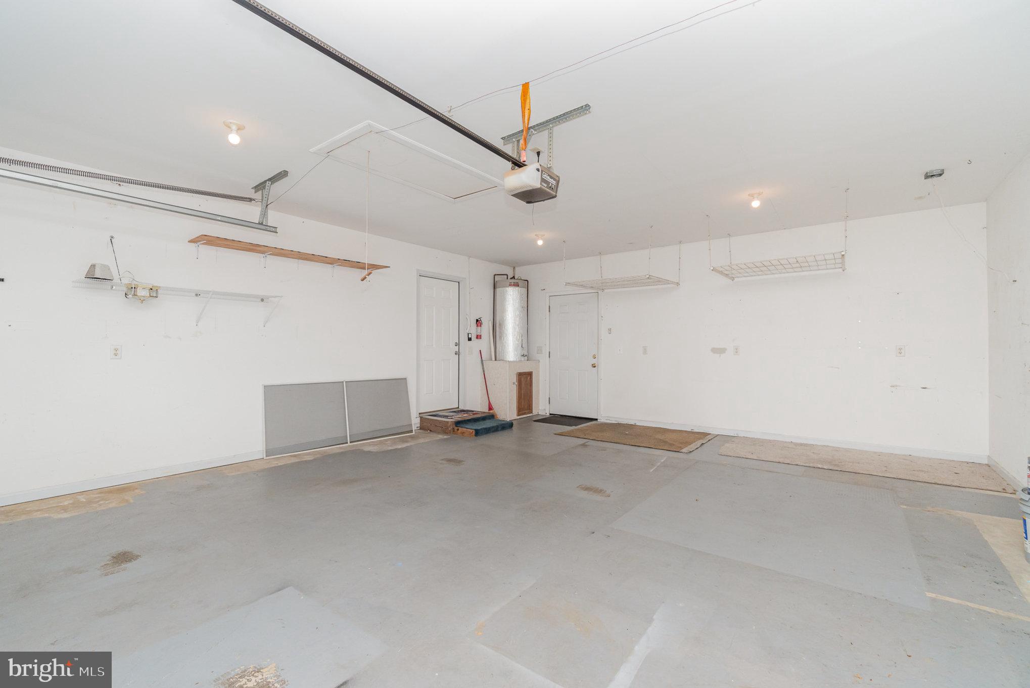 COUNTRY MANOR - Residential