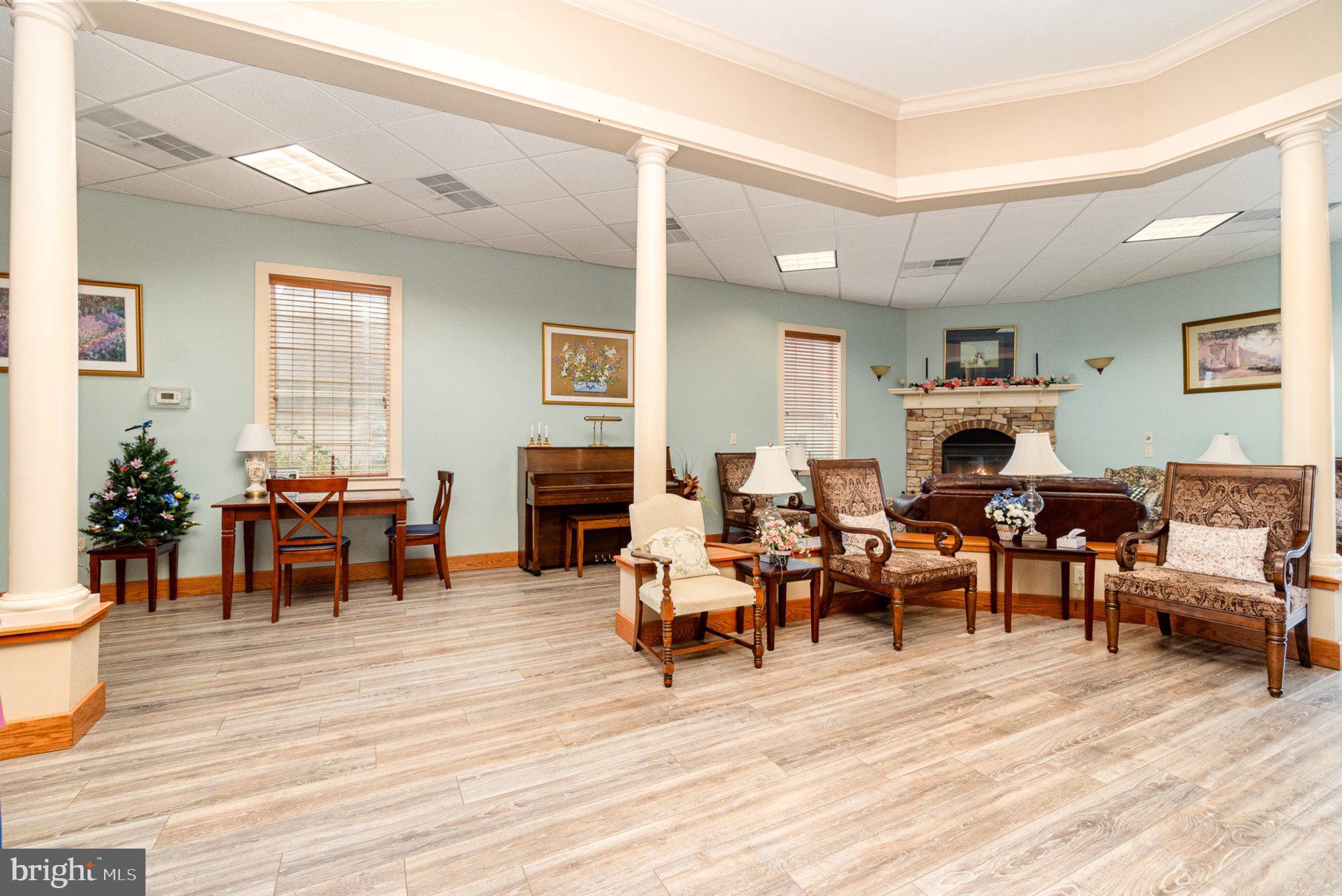 COUNTRY MANOR - Residential