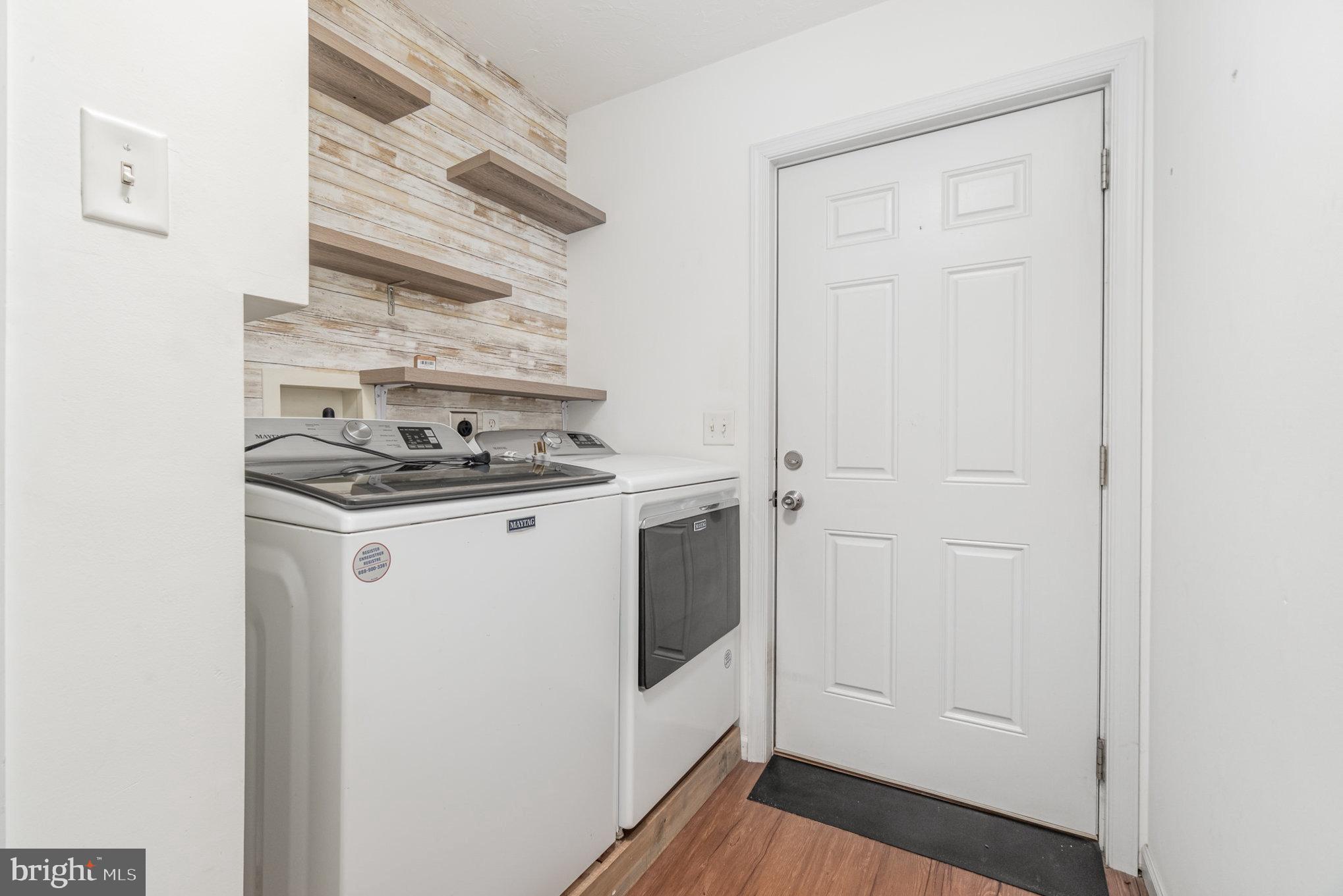 COUNTRY MANOR - Residential