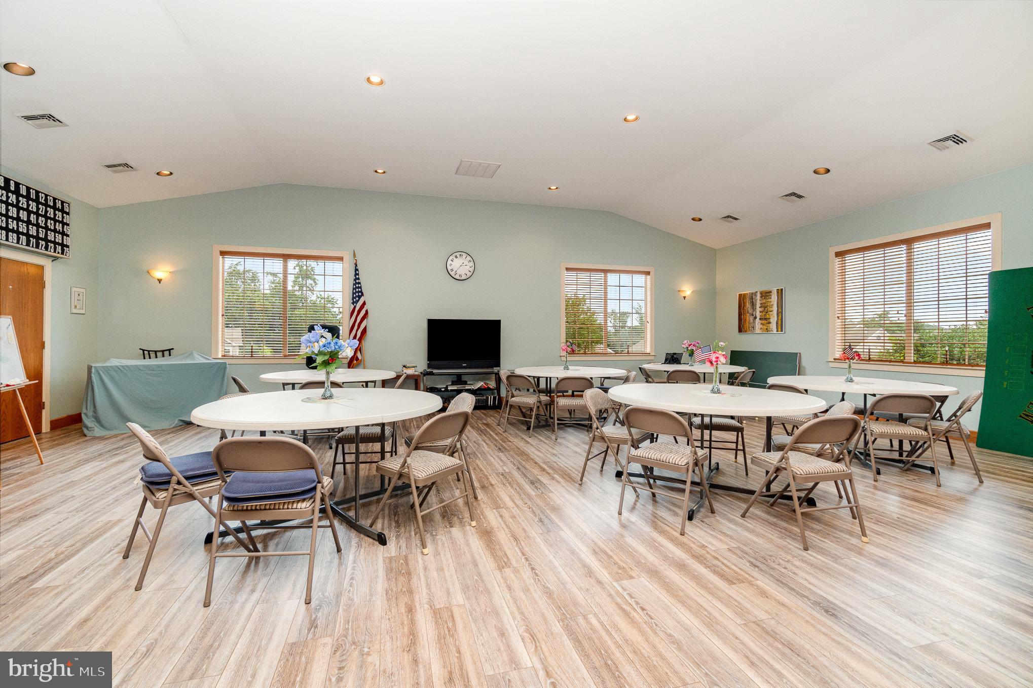 COUNTRY MANOR - Residential