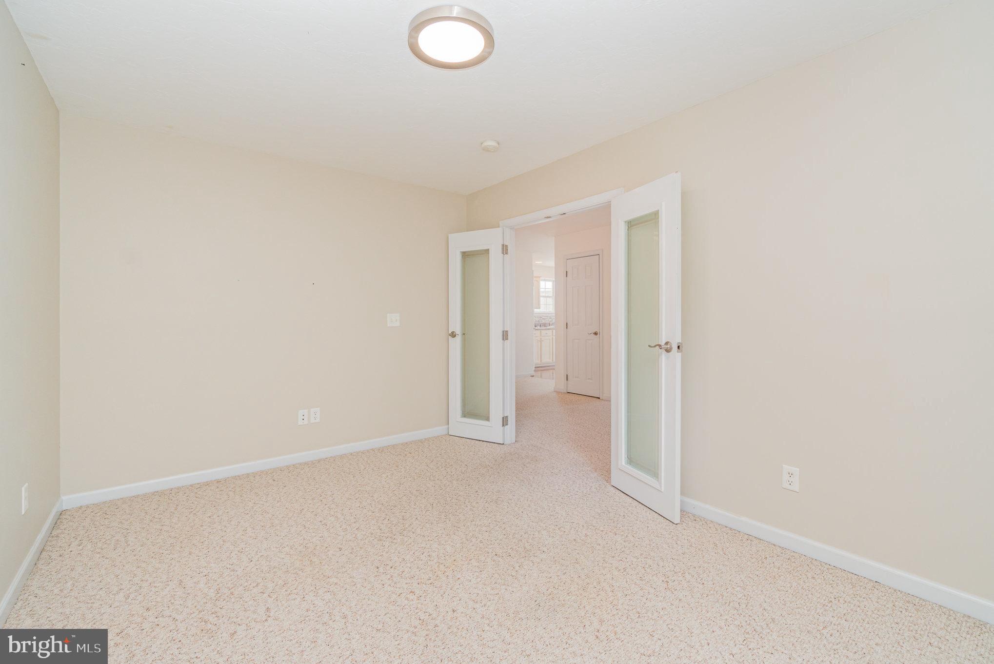 COUNTRY MANOR - Residential