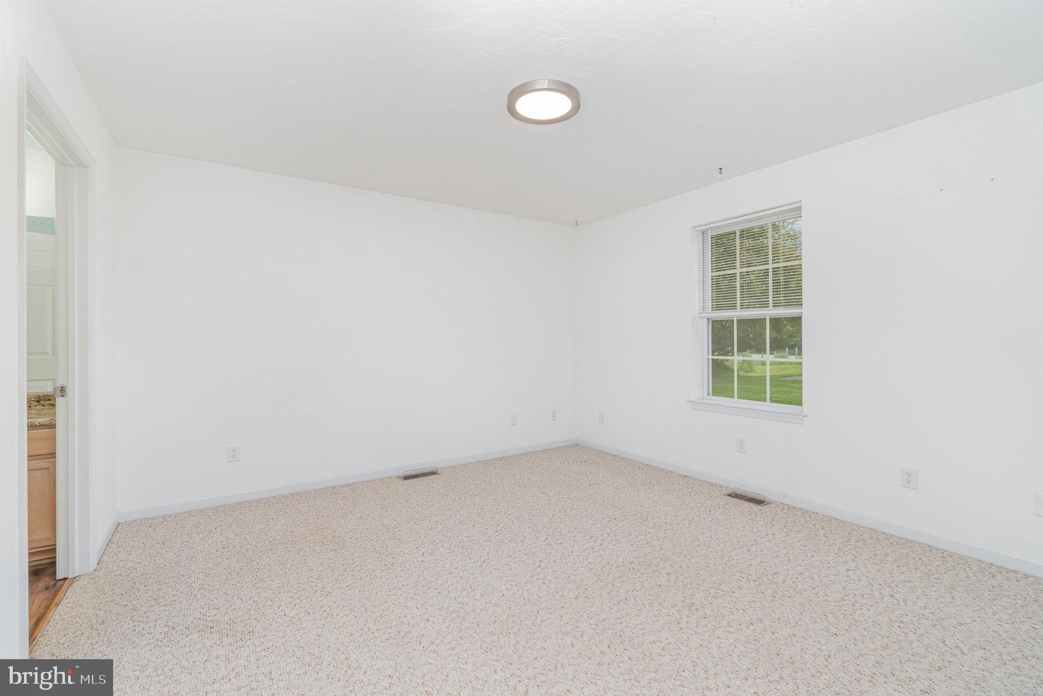 COUNTRY MANOR - Residential