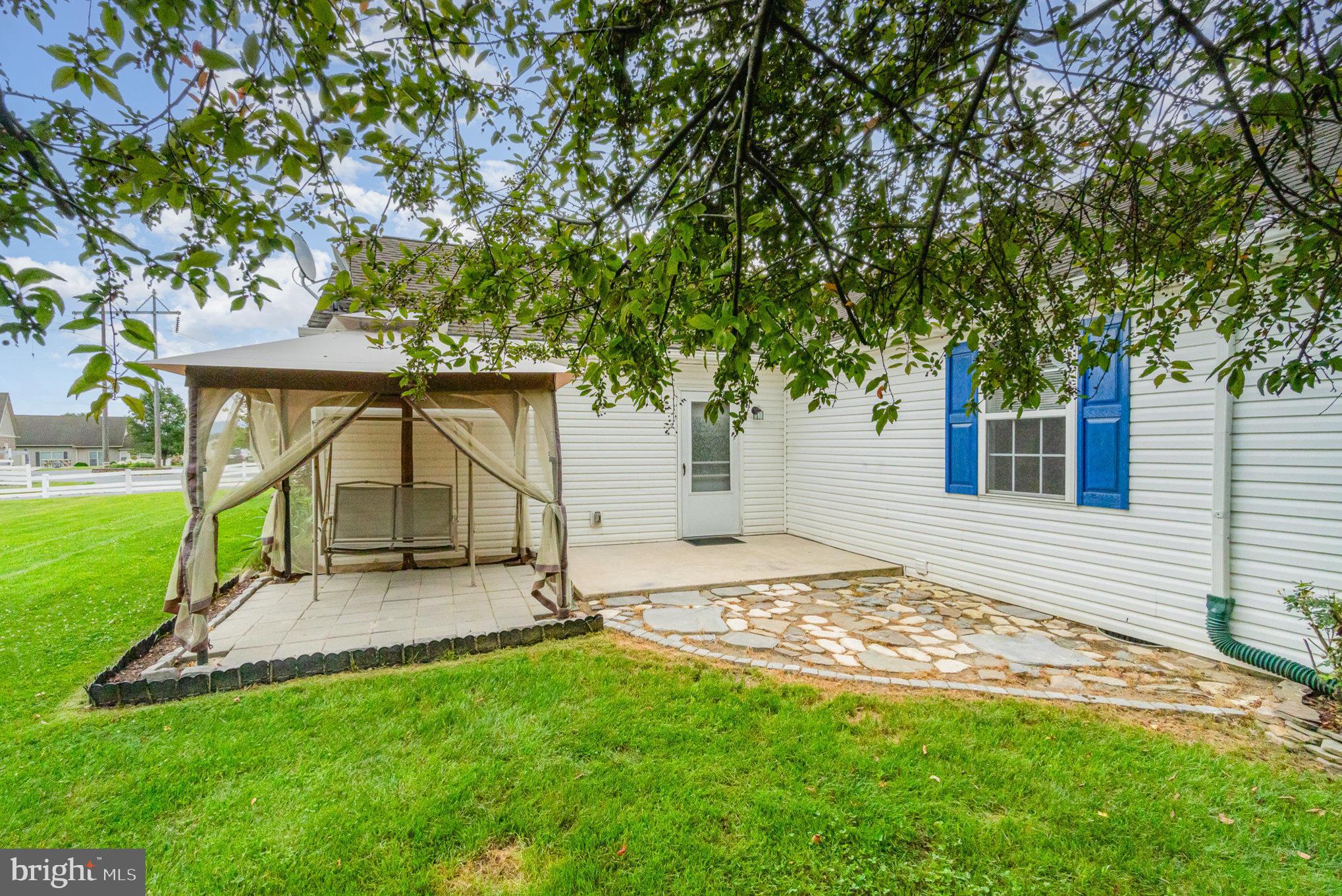 COUNTRY MANOR - Residential