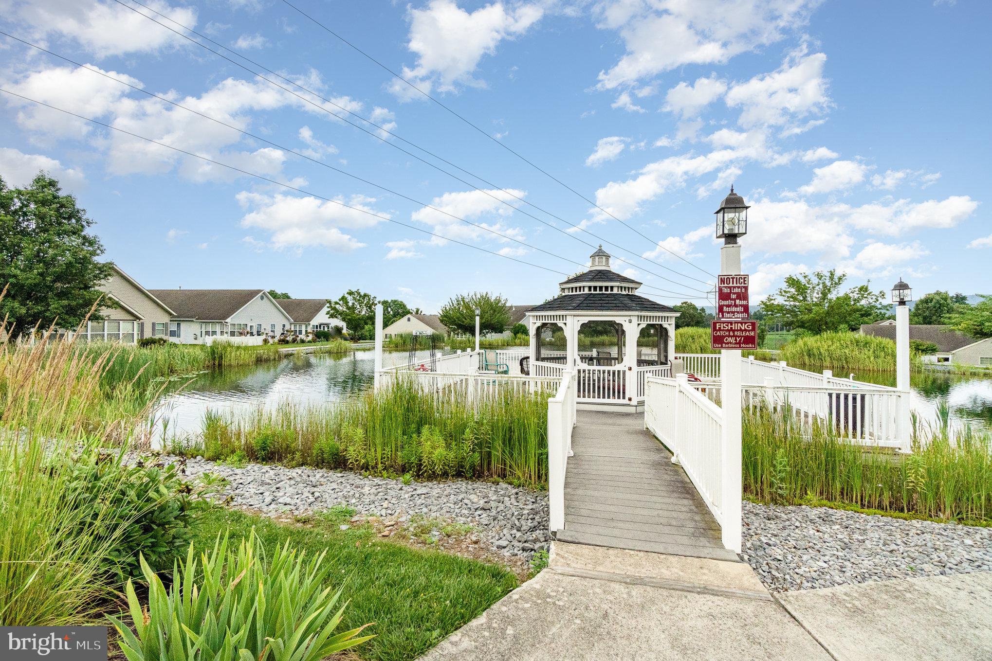 COUNTRY MANOR - Residential