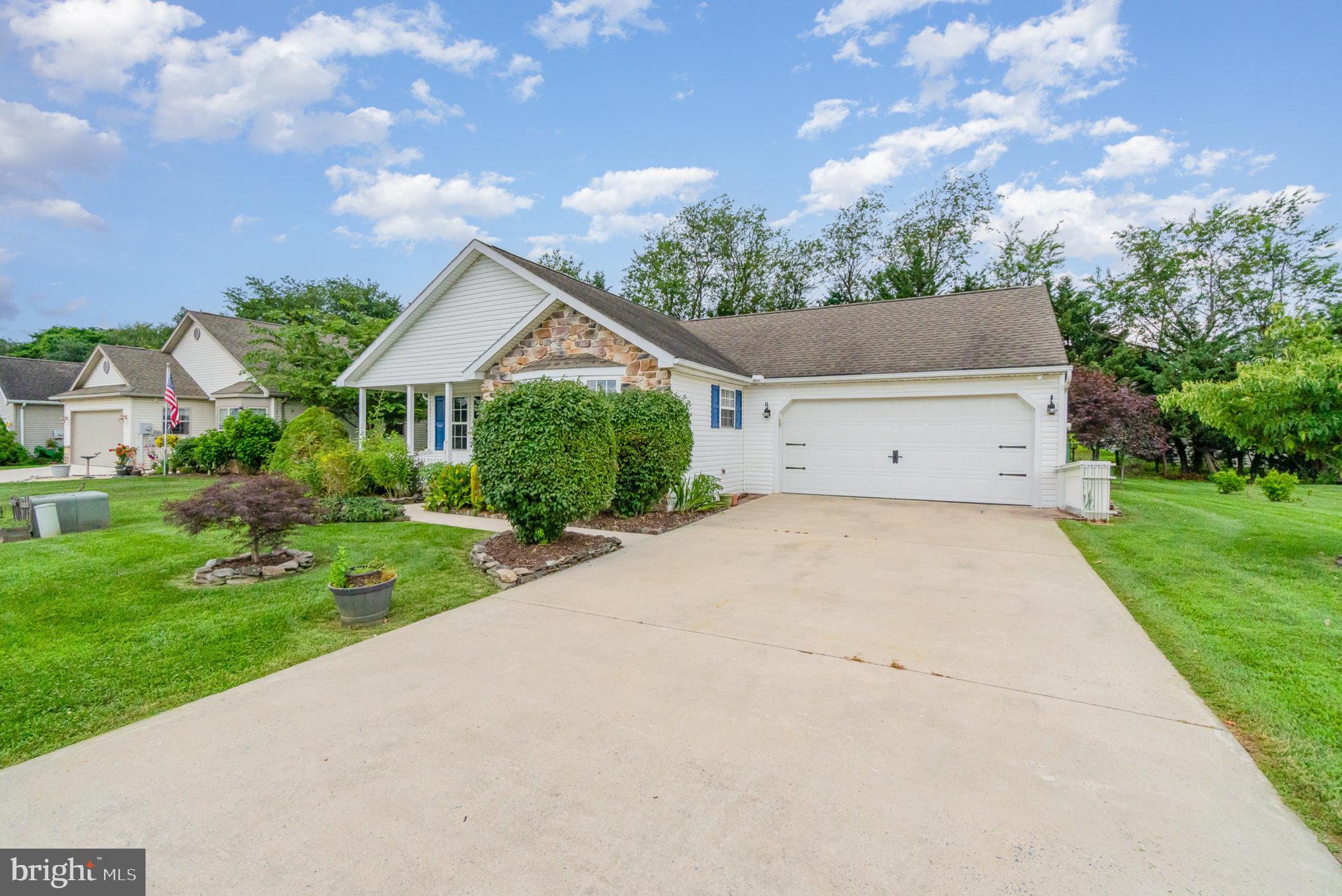 COUNTRY MANOR - Residential