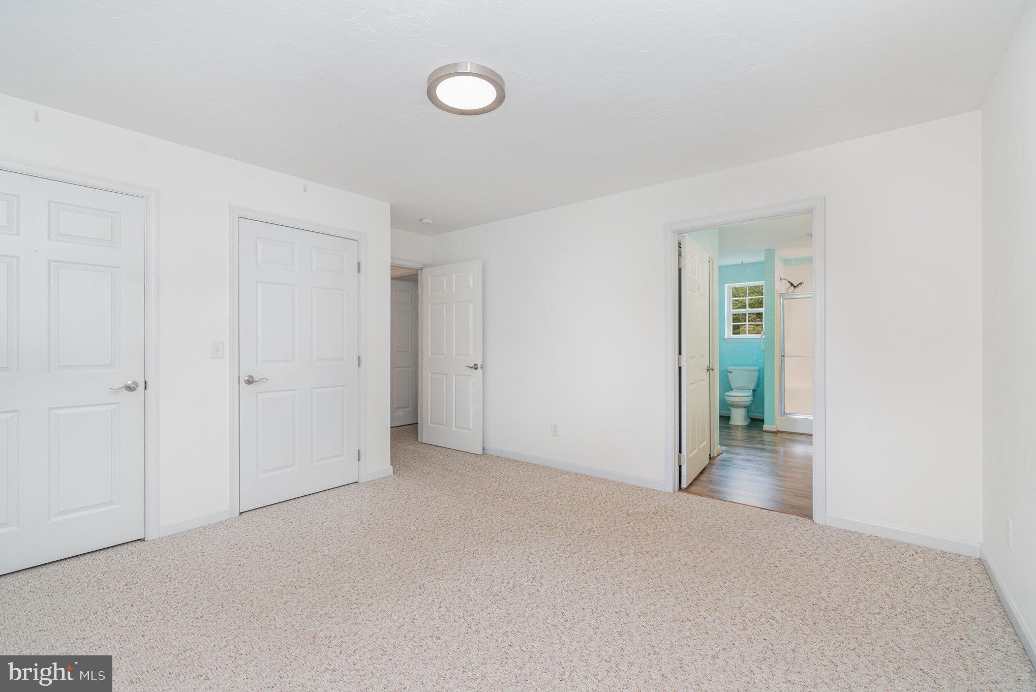 COUNTRY MANOR - Residential