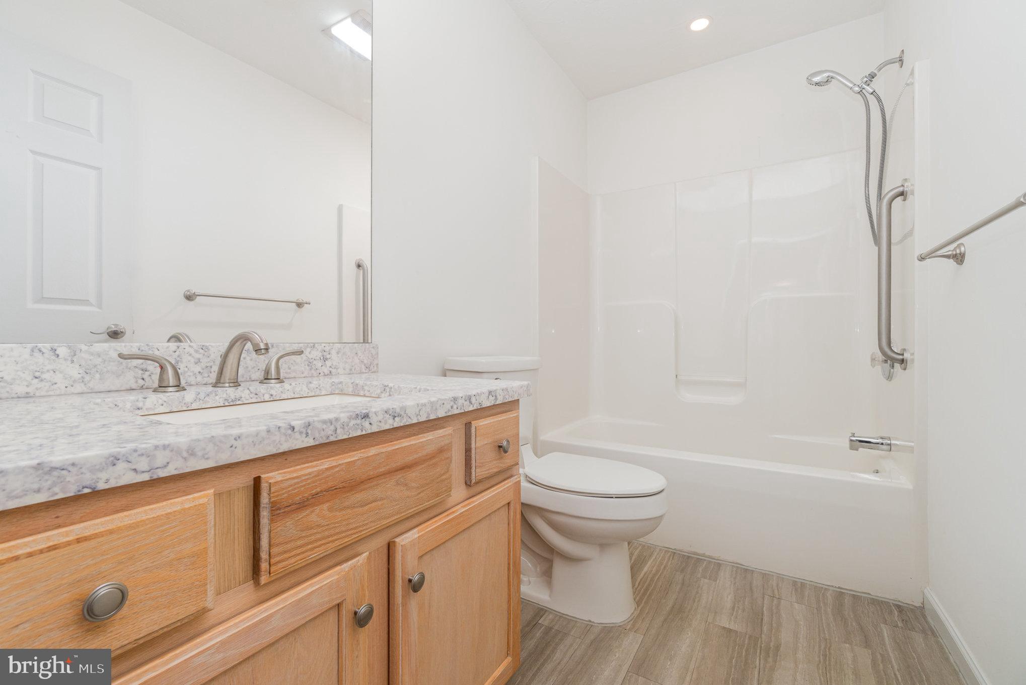 COUNTRY MANOR - Residential