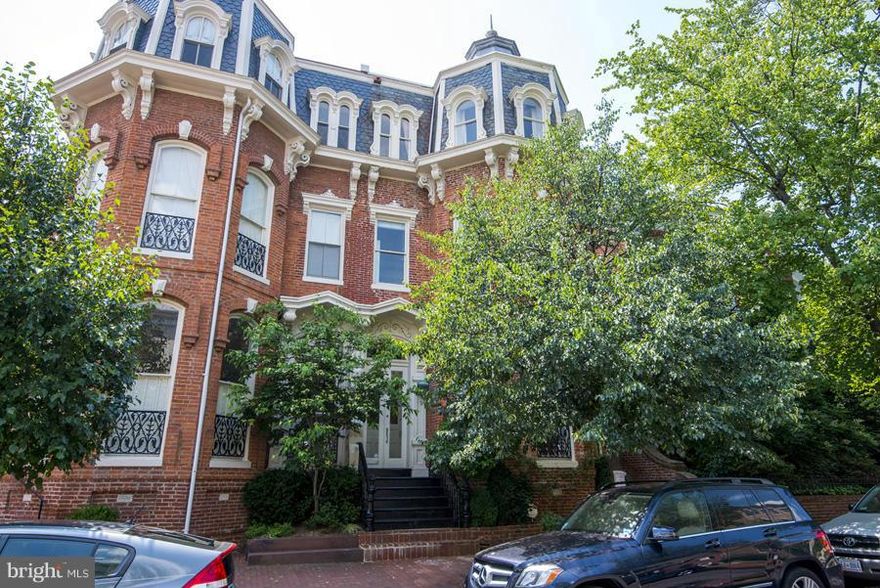 Beautiful, grand Georgetown home featuring a complete renovation including Brazilian hardwood floors and a new eat-in kitchen with all stainless steel appliances. Semi-detached home features rare side windows throughout, high ceilings and a grand double parlor room with two fireplaces. 6 BR, 4.5 BA.