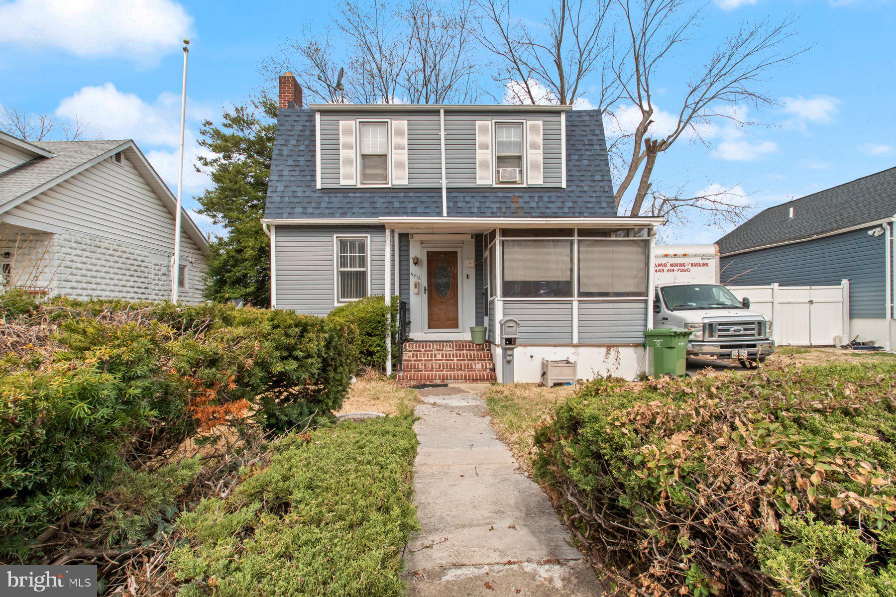 Investor Alert... This detached home in Watherson is a great find. 2 bedrooms, 1 huge bathroom that can be reimagined with the right person. Spacious main level offers a great opportunity for the right buyer. 2 large bedrooms upstairs with a very large bathroom. Unfinished basement with tons of potential. Come view this today.