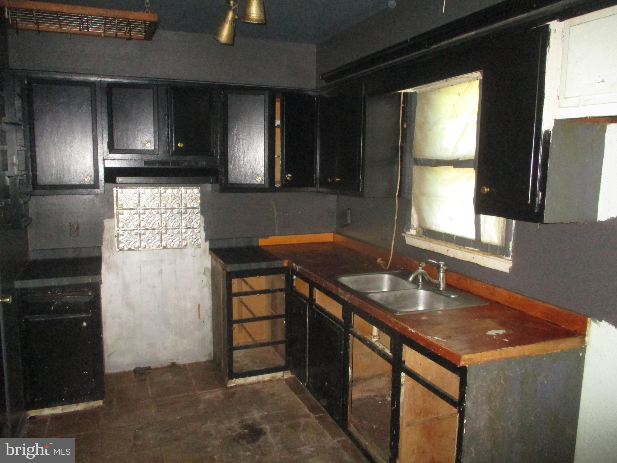 CRESTWOOD HEIGHTS - Residential