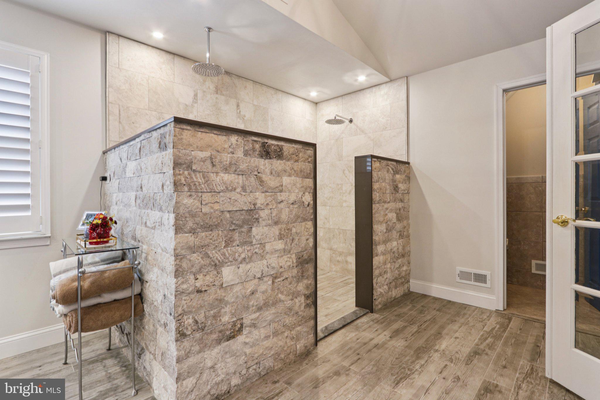 DEVONSHIRE ESTATES - Residential