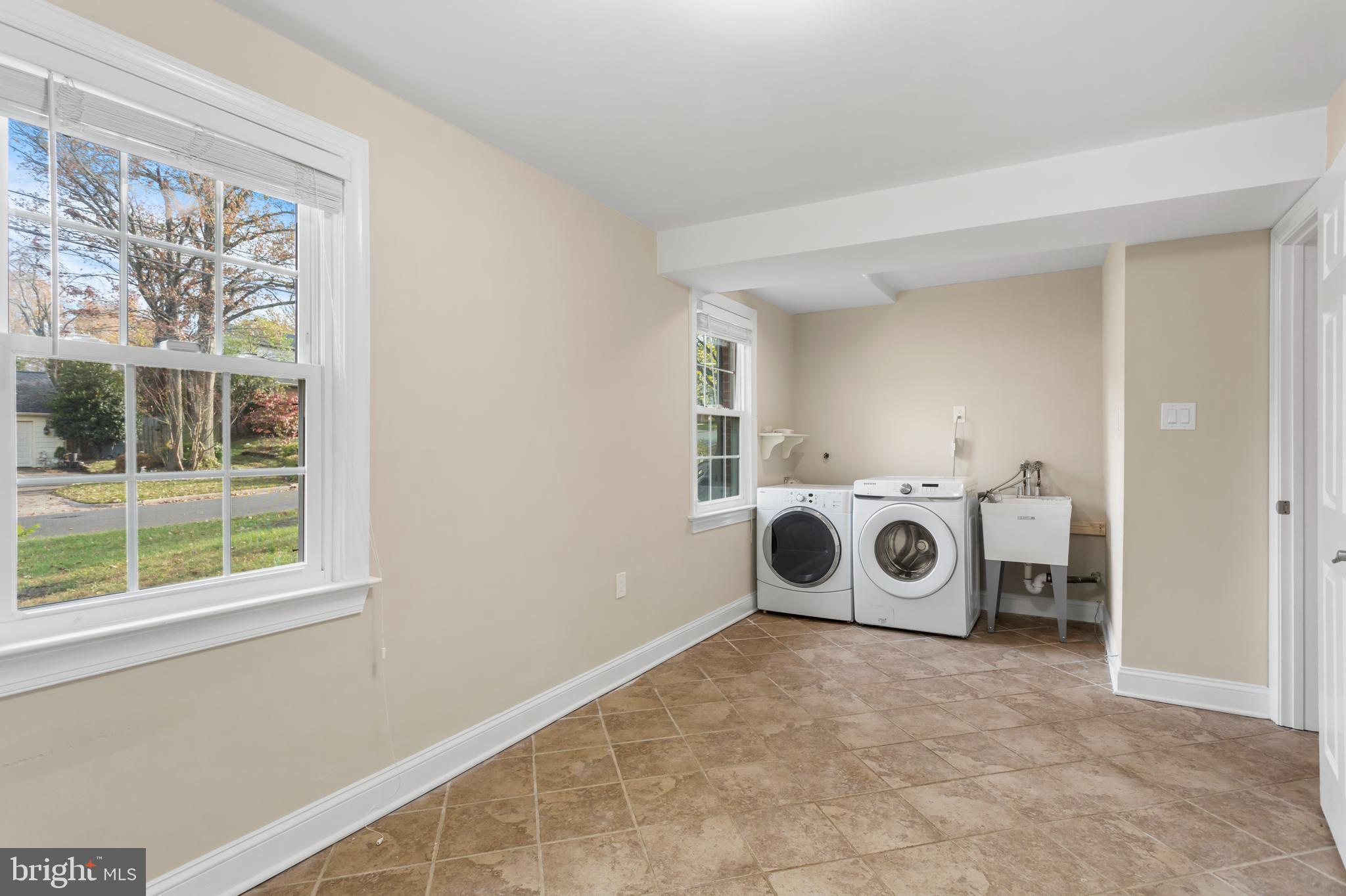 HIGHLAND STONE - Residential Lease