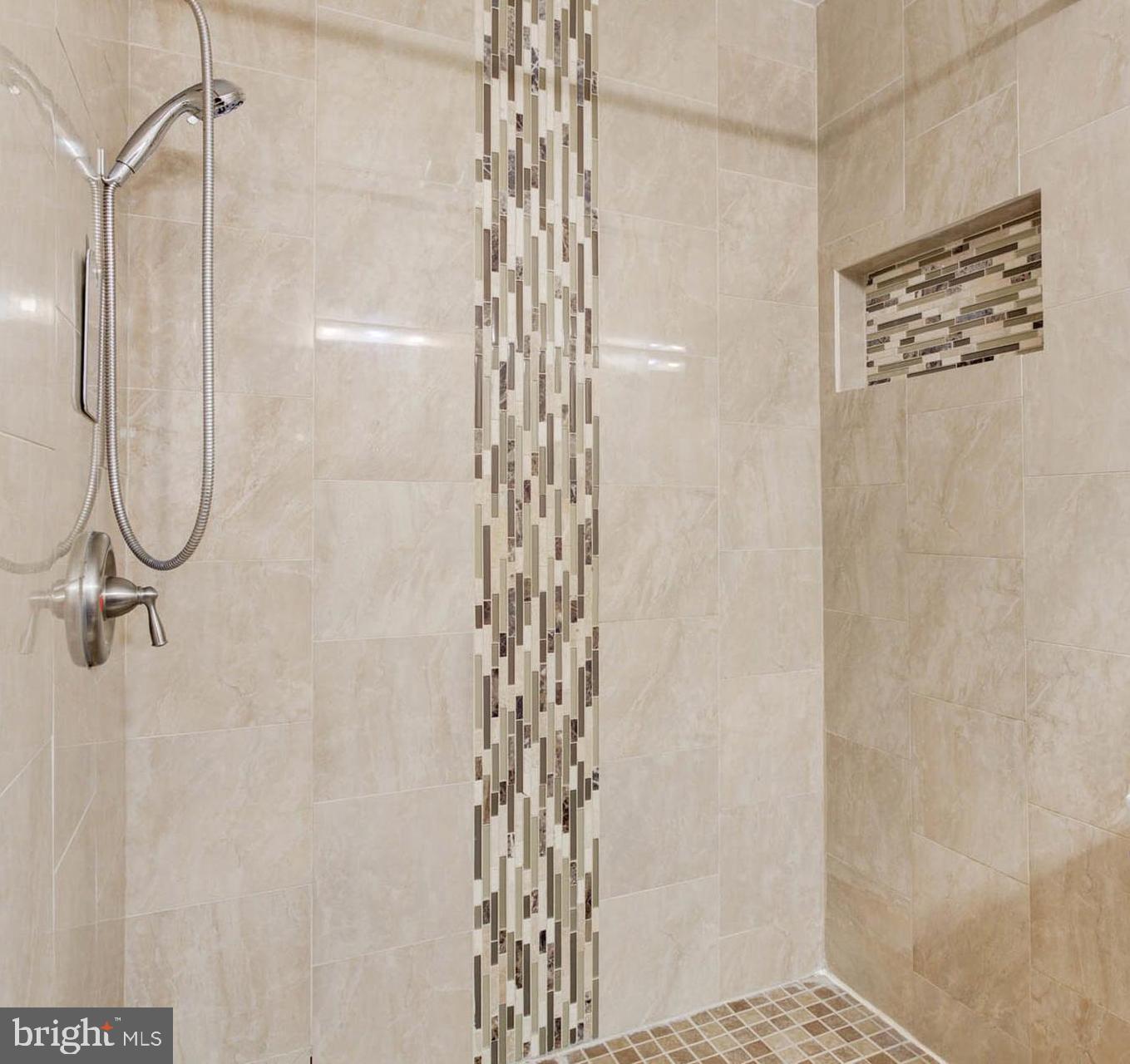 HIGHLAND STONE - Residential Lease