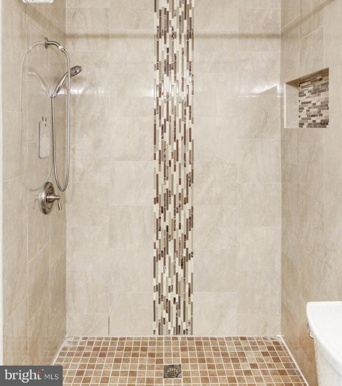 HIGHLAND STONE - Residential Lease