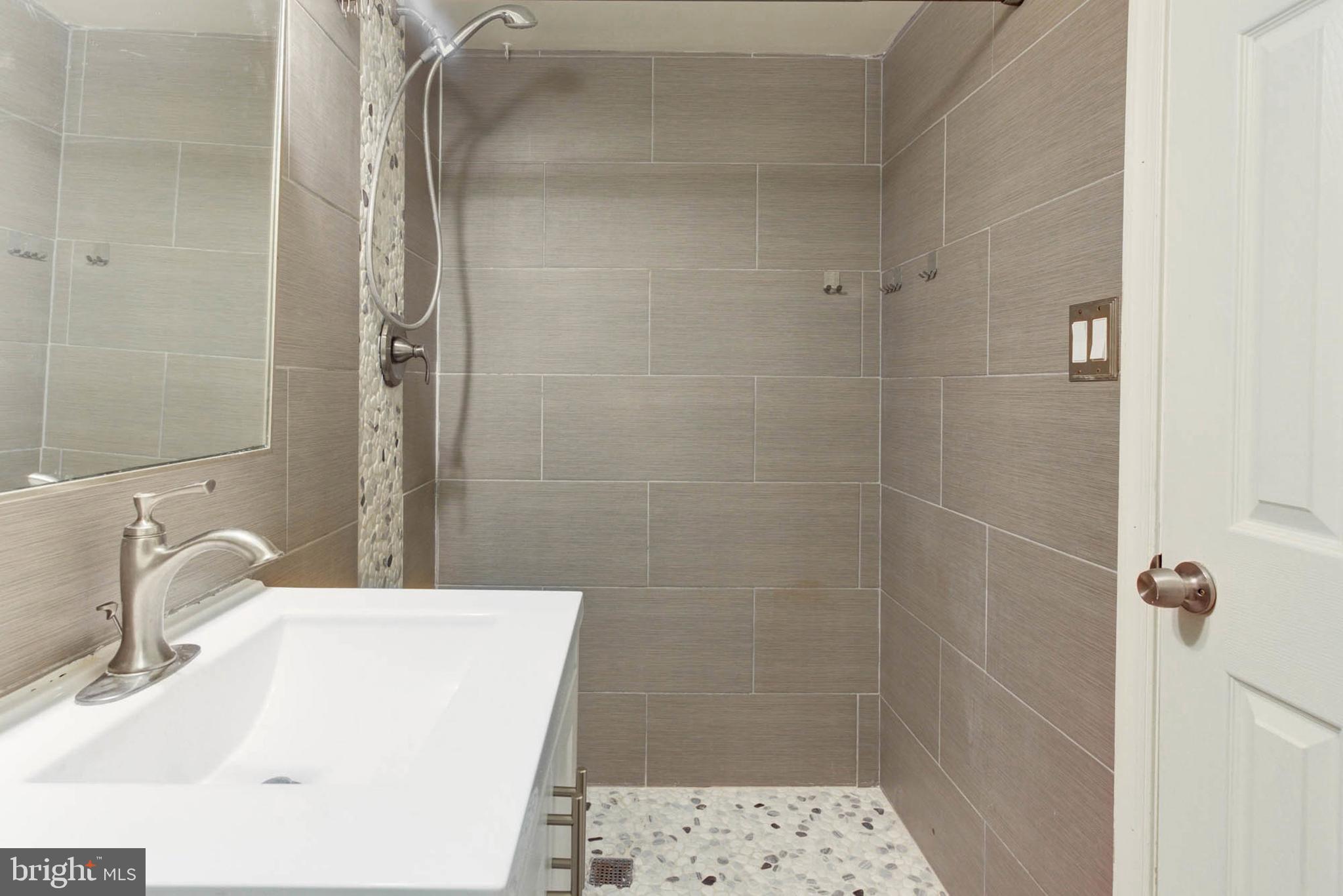 HIGHLAND STONE - Residential Lease