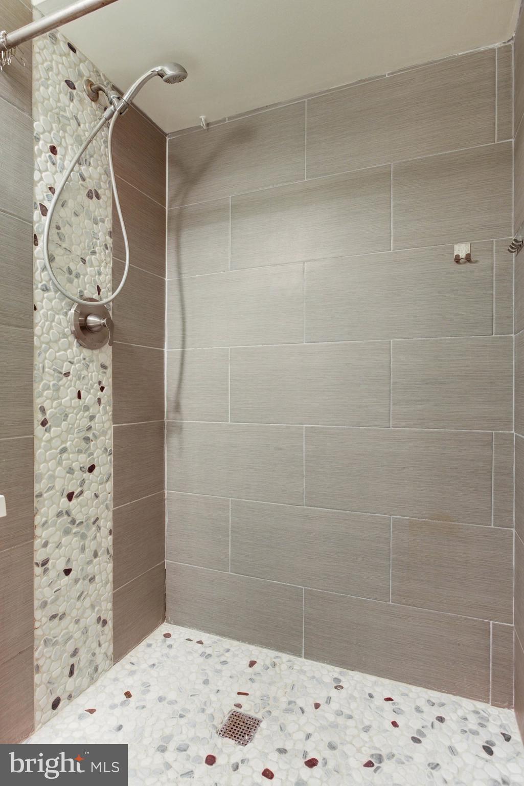 HIGHLAND STONE - Residential Lease