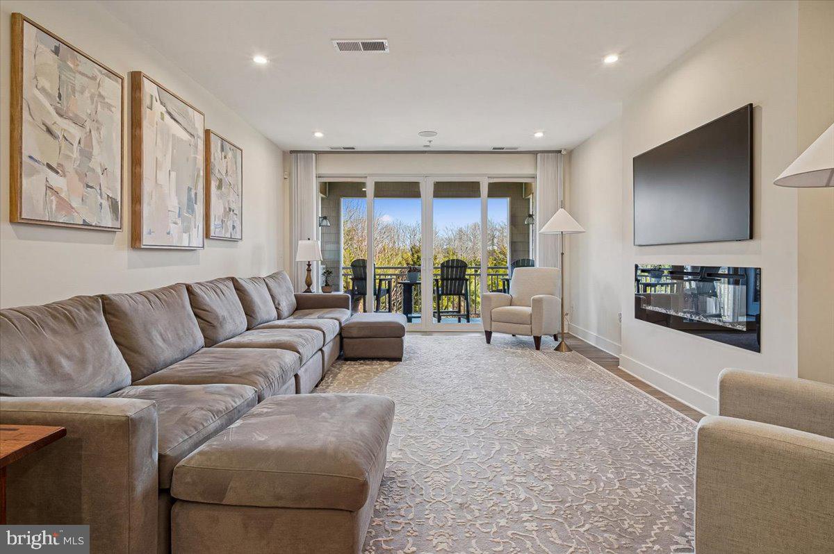 FOUR SEASONS AT KENT ISLAND - Residential