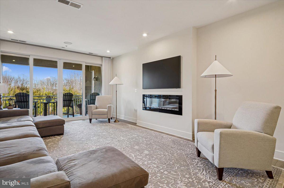 FOUR SEASONS AT KENT ISLAND - Residential