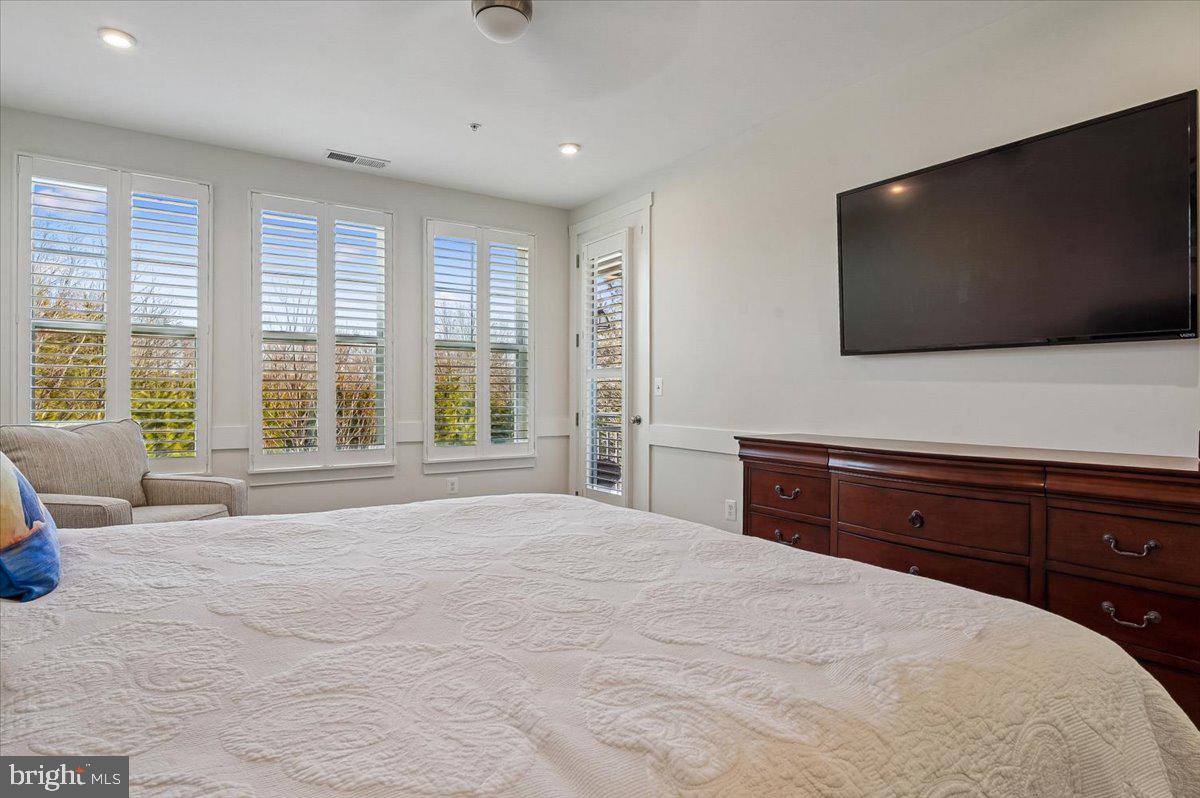 FOUR SEASONS AT KENT ISLAND - Residential