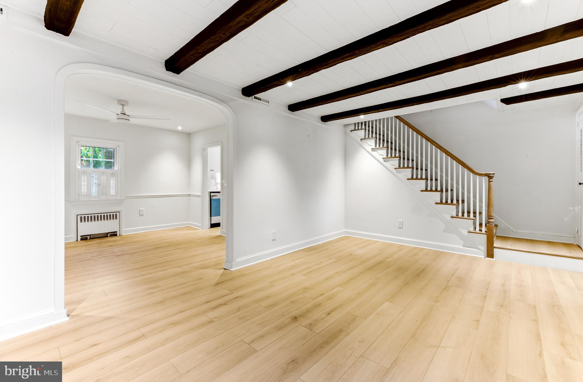 215 N VINEYARD BOULEVARD