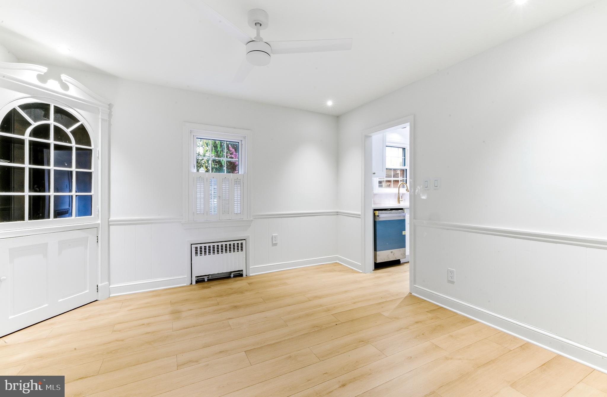 215 N VINEYARD BOULEVARD