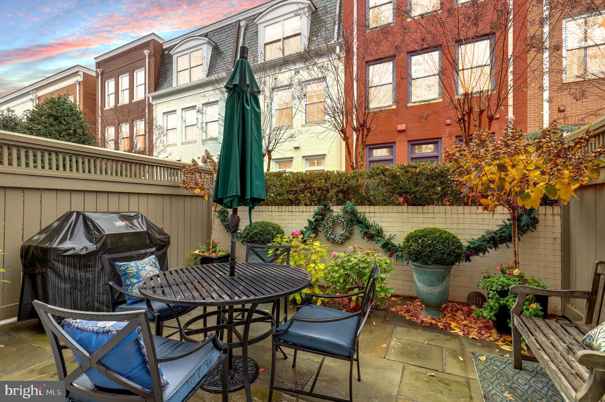 BACKYARD BOATS - Residential