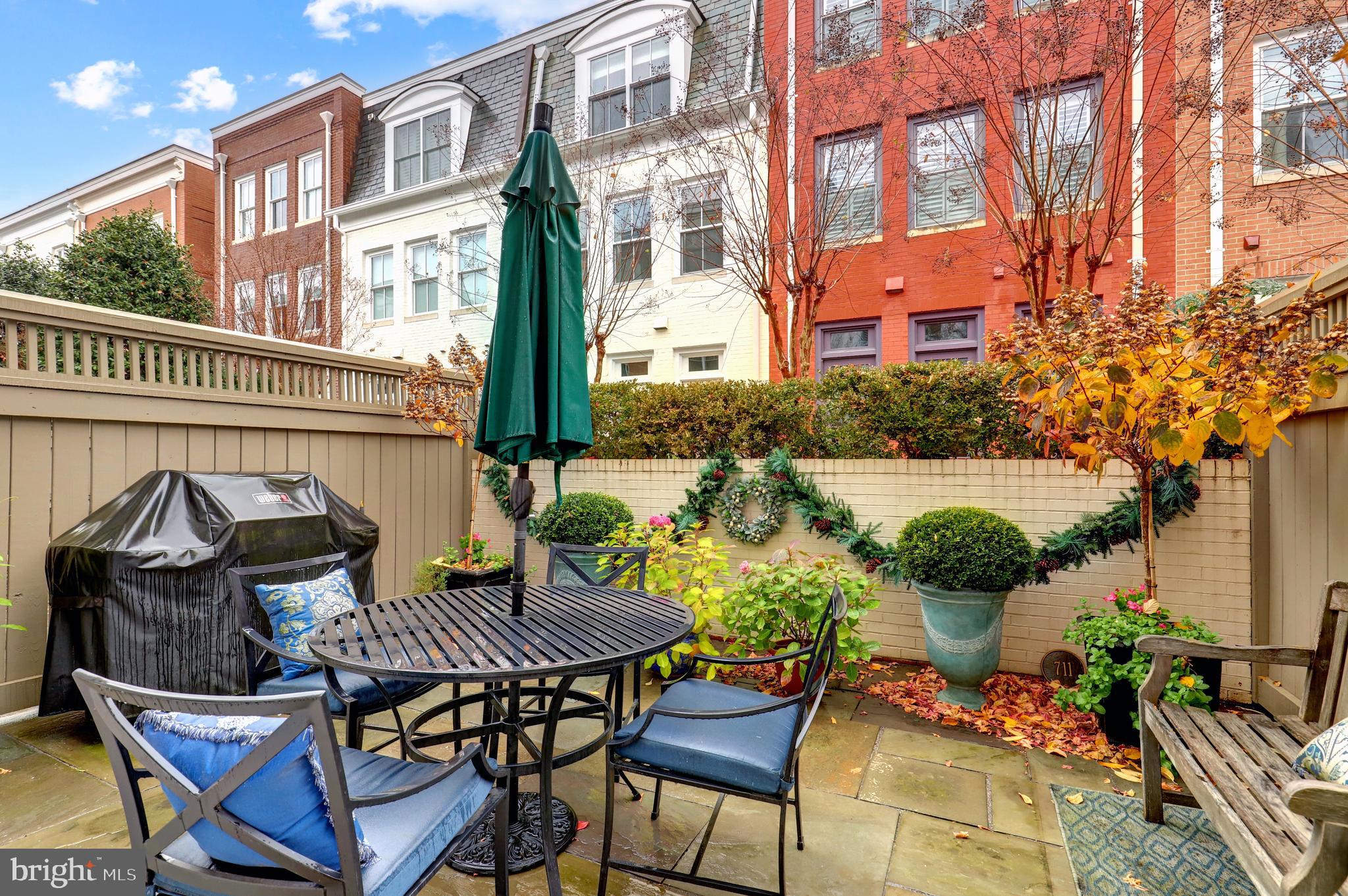 BACKYARD BOATS - Residential