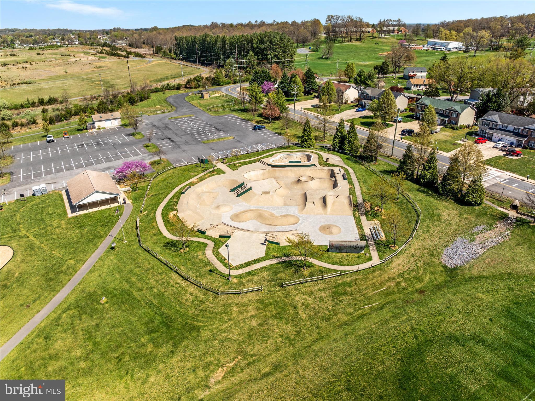 ROYAL VILLAGE - Residential