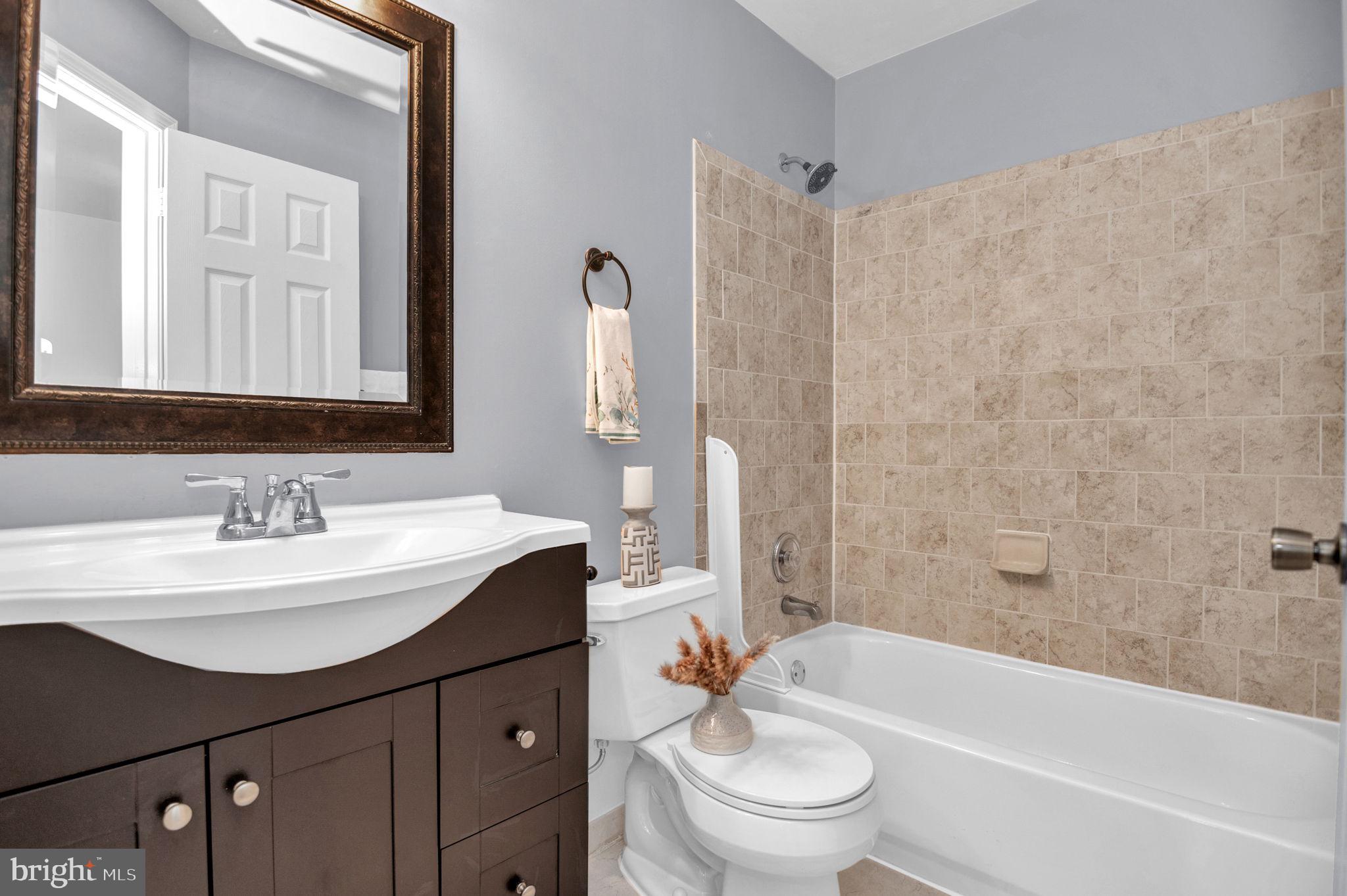 LEE OVERLOOK - Residential