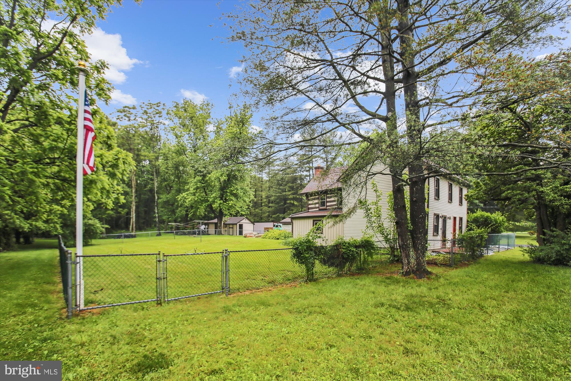 MOUNTAINDALE - Residential