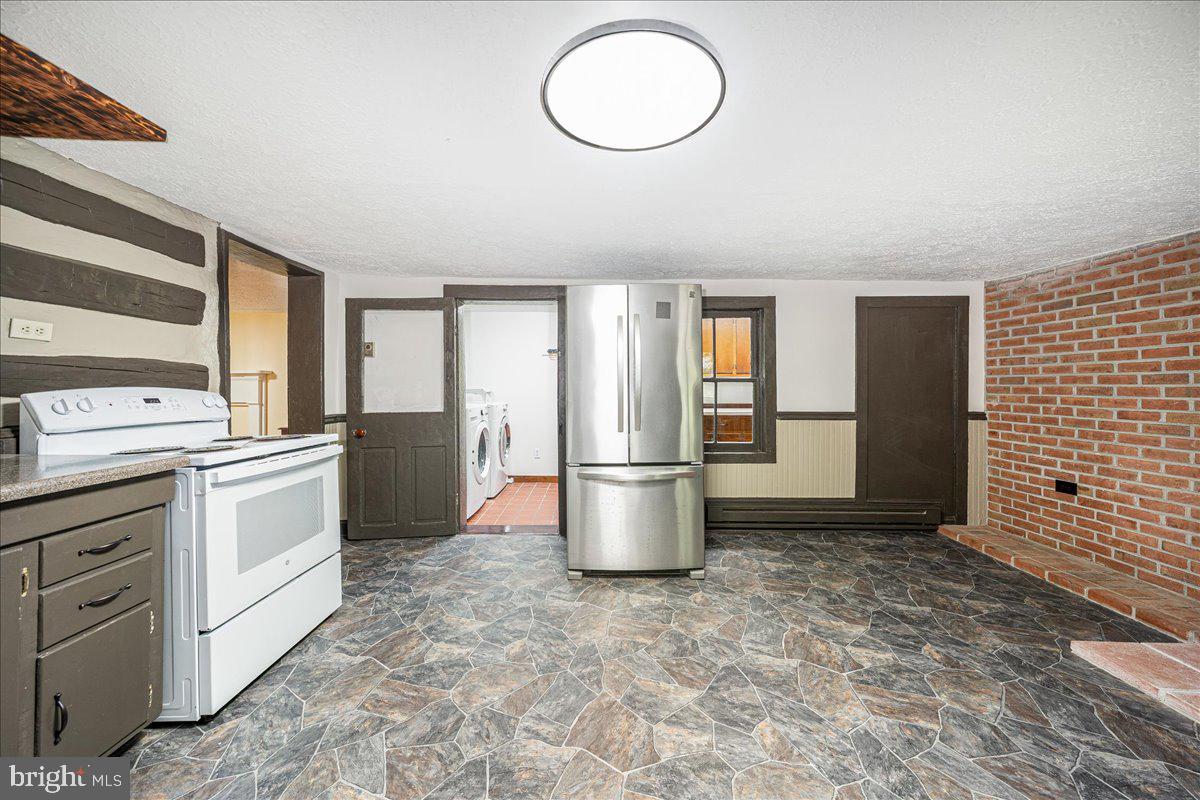 MOUNTAINDALE - Residential