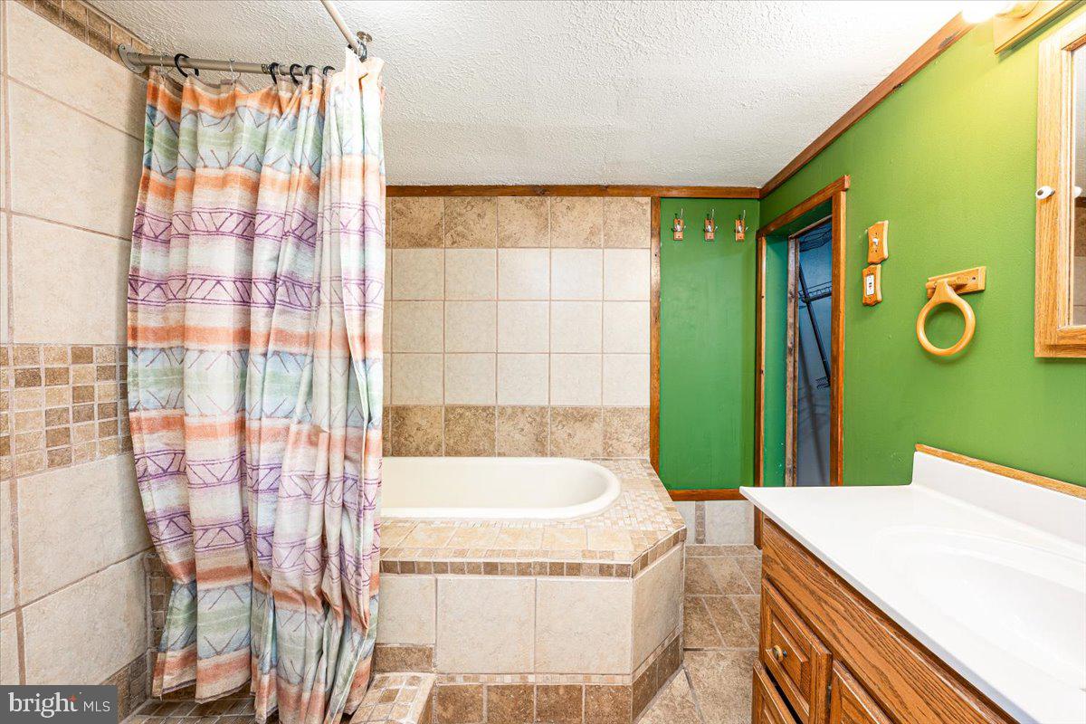 MOUNTAINDALE - Residential