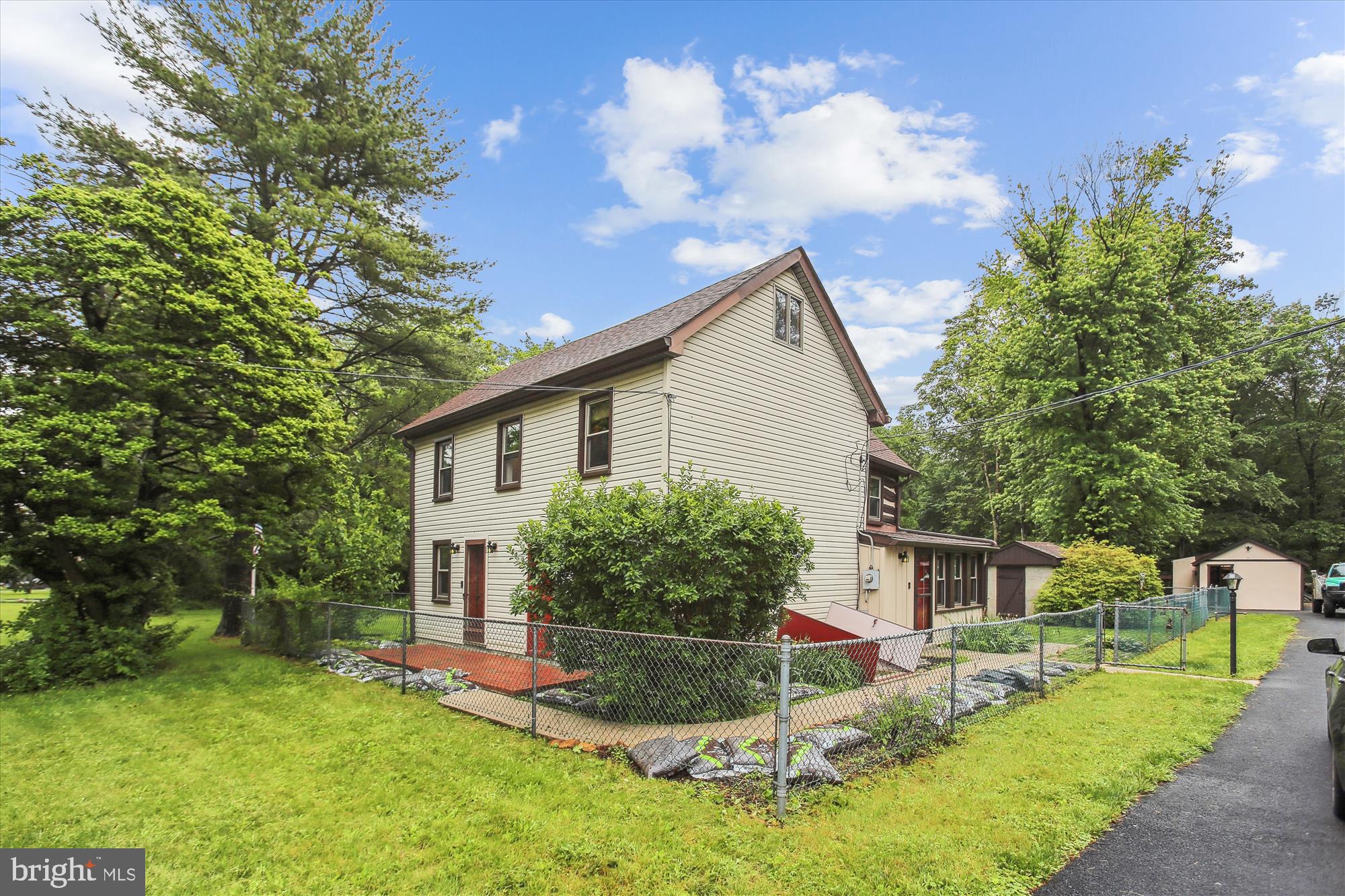 MOUNTAINDALE - Residential