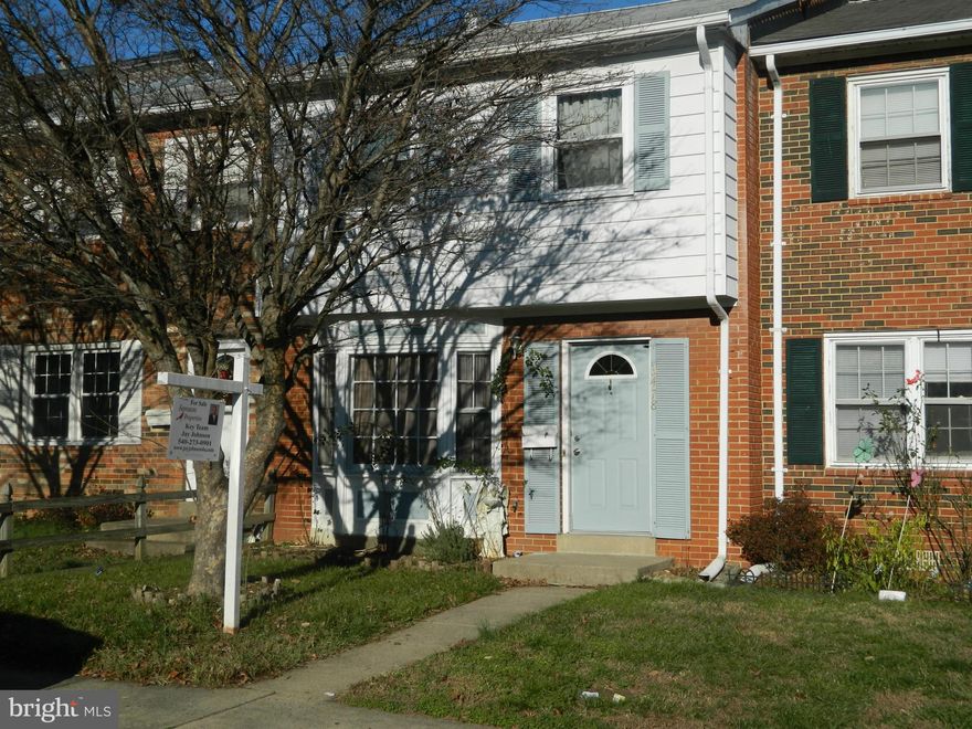 Move In Ready 3Br. 1.5Bath TH in an Awesome Location.. Hardwood Throughout, Large Rooms, Fenced backyard. Lots of Upgrades!! This is a must See!!