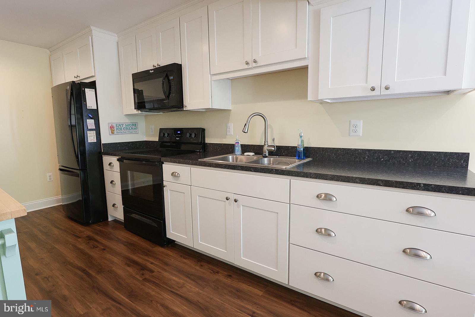 NEWTON MANOR - Residential