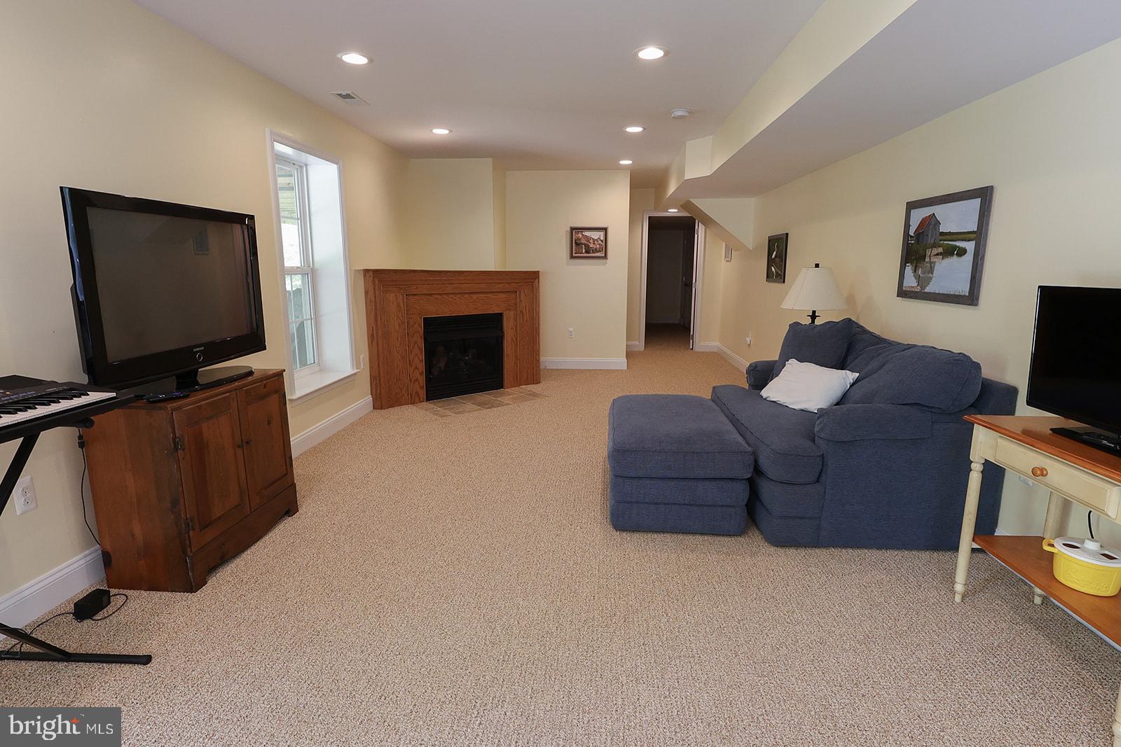 NEWTON MANOR - Residential