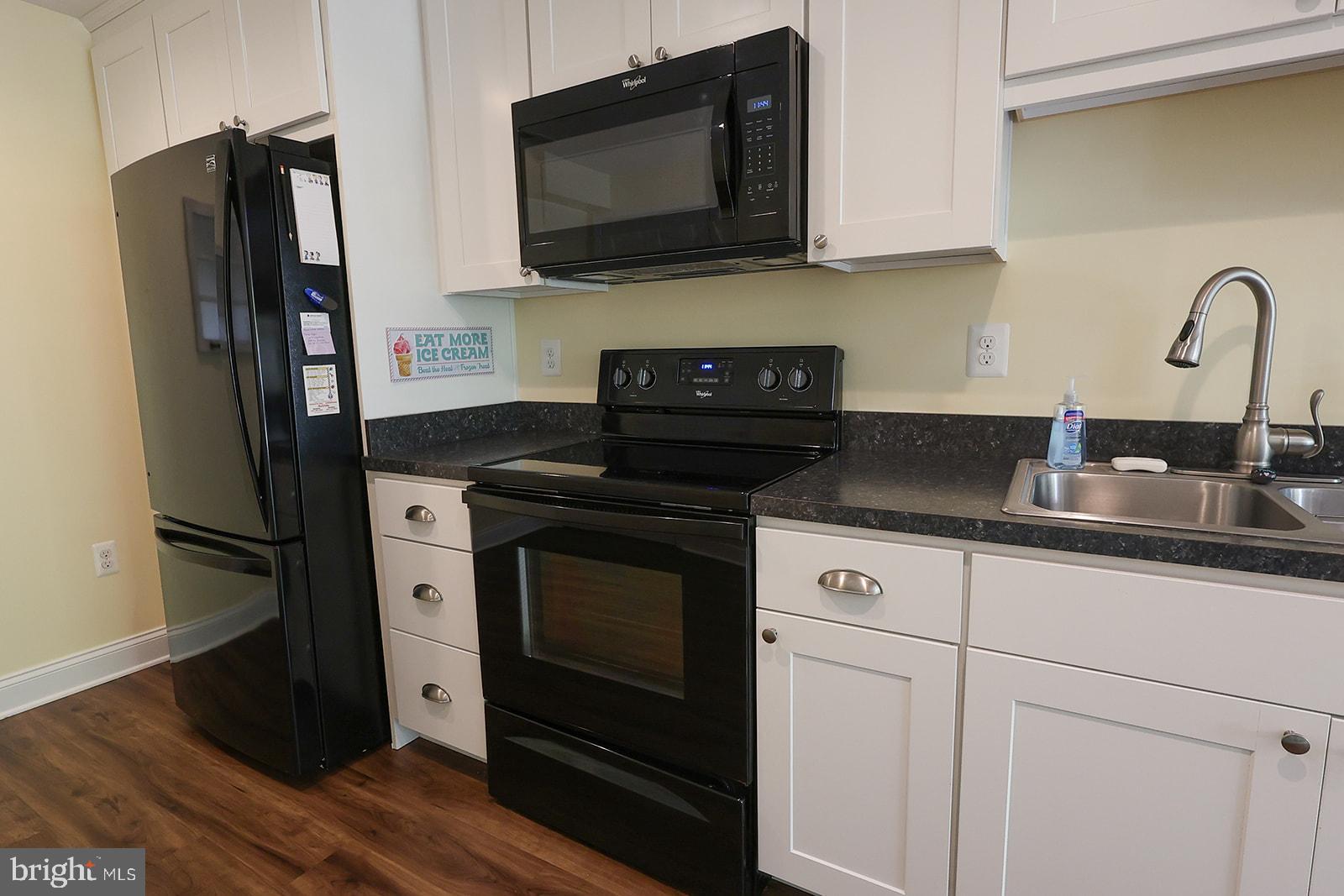 NEWTON MANOR - Residential