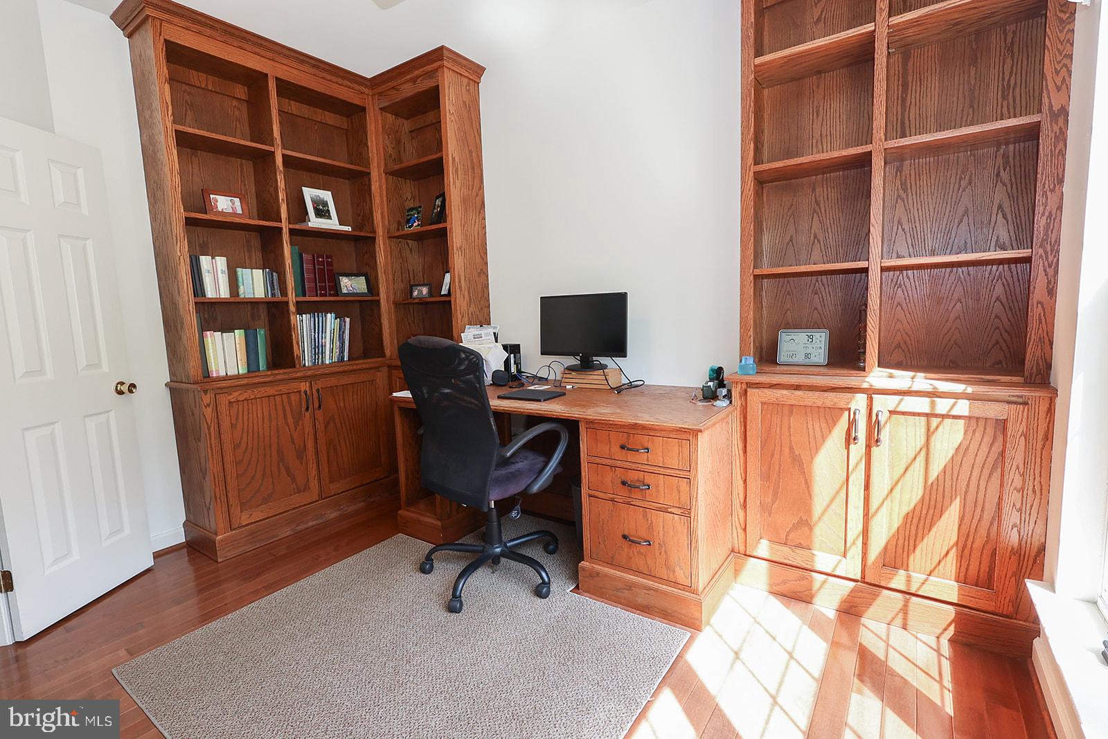 NEWTON MANOR - Residential