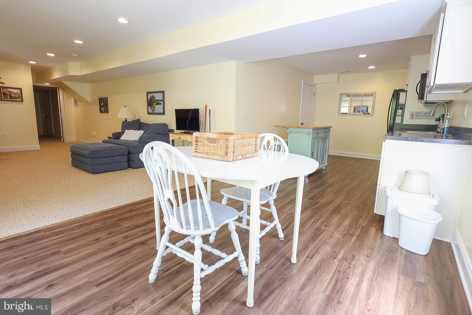 NEWTON MANOR - Residential