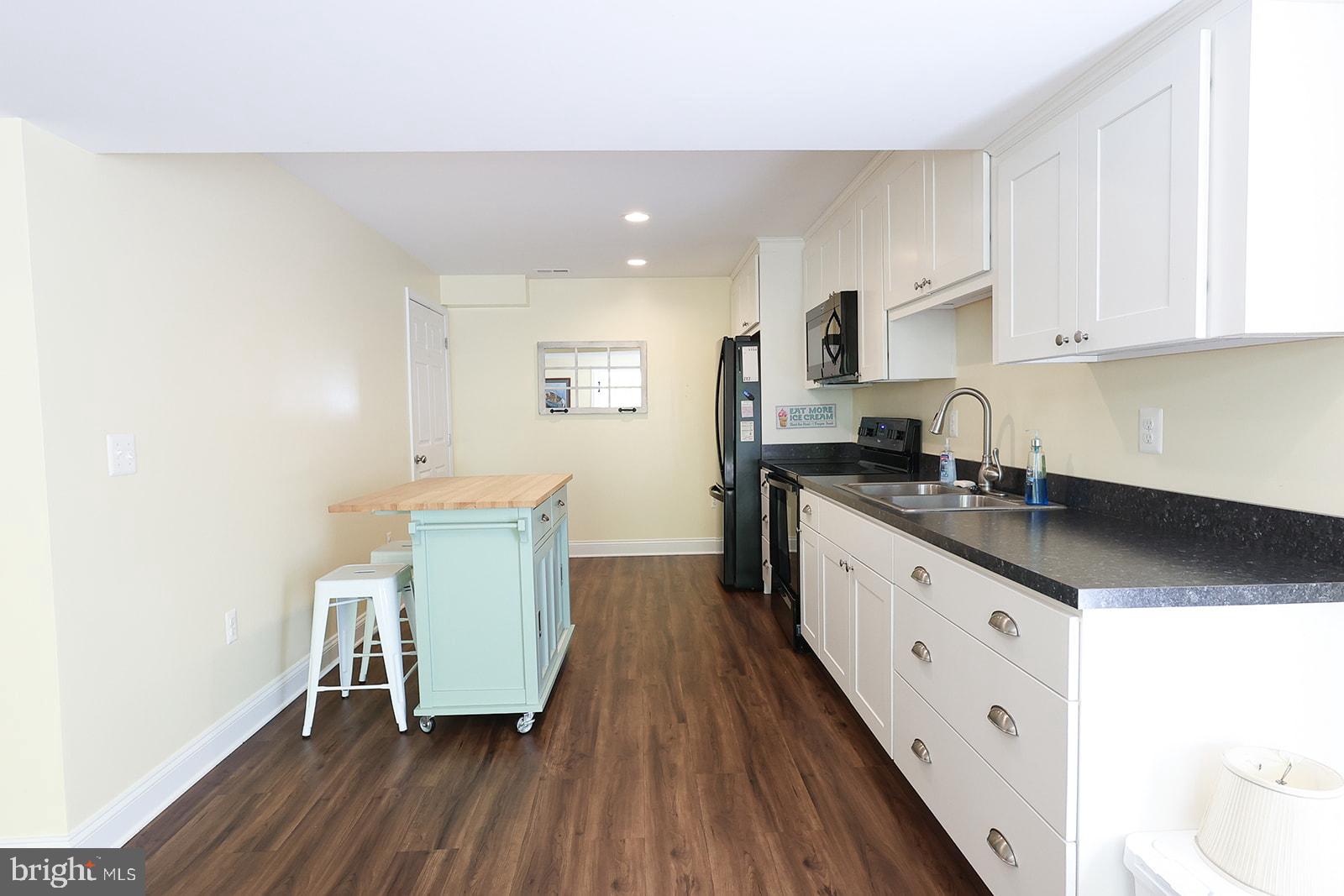 NEWTON MANOR - Residential