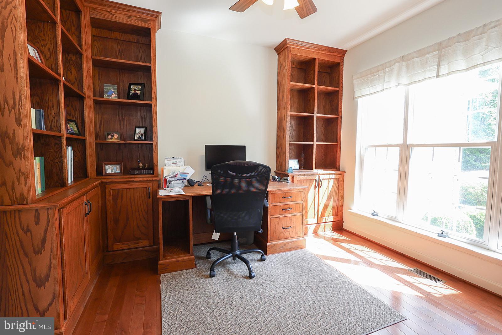 NEWTON MANOR - Residential